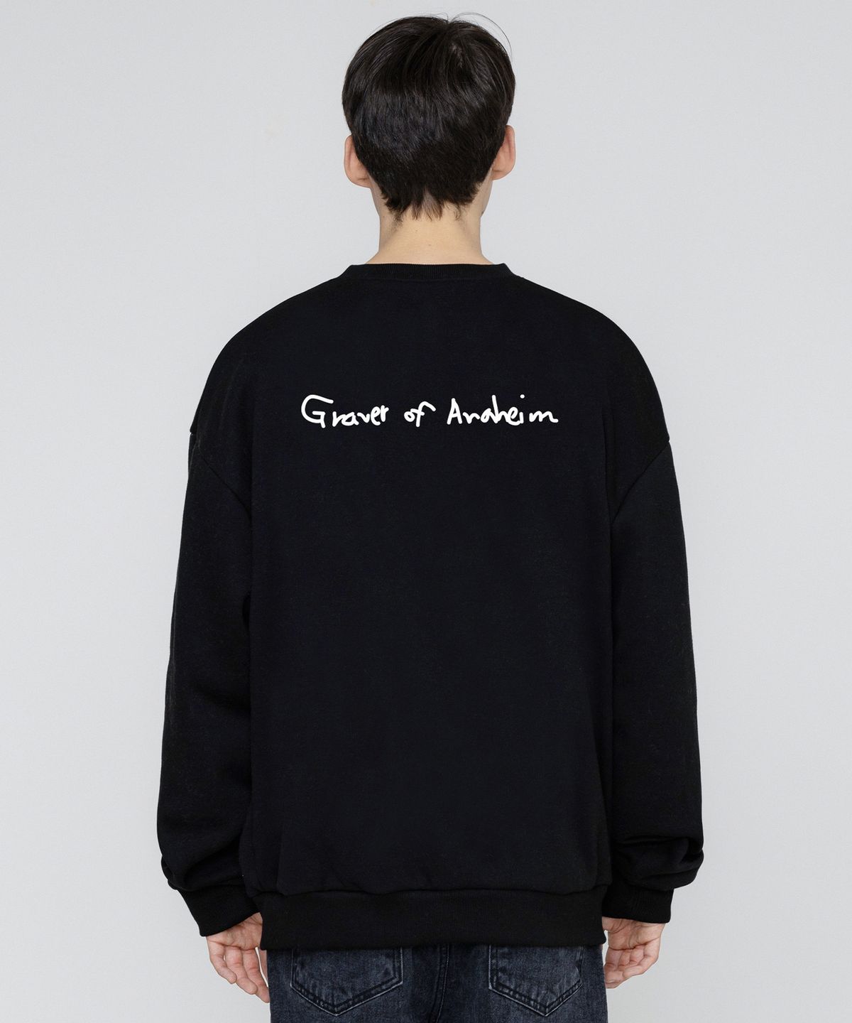 그레이버(GRAVER) [UNISEX]휴먼 퍼피 워크 백로고 맨투맨_블랙