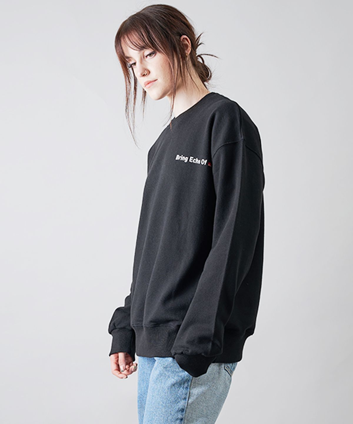 범(BEOM) 블러디플라워 오버핏 스웻티셔츠 [블랙]
