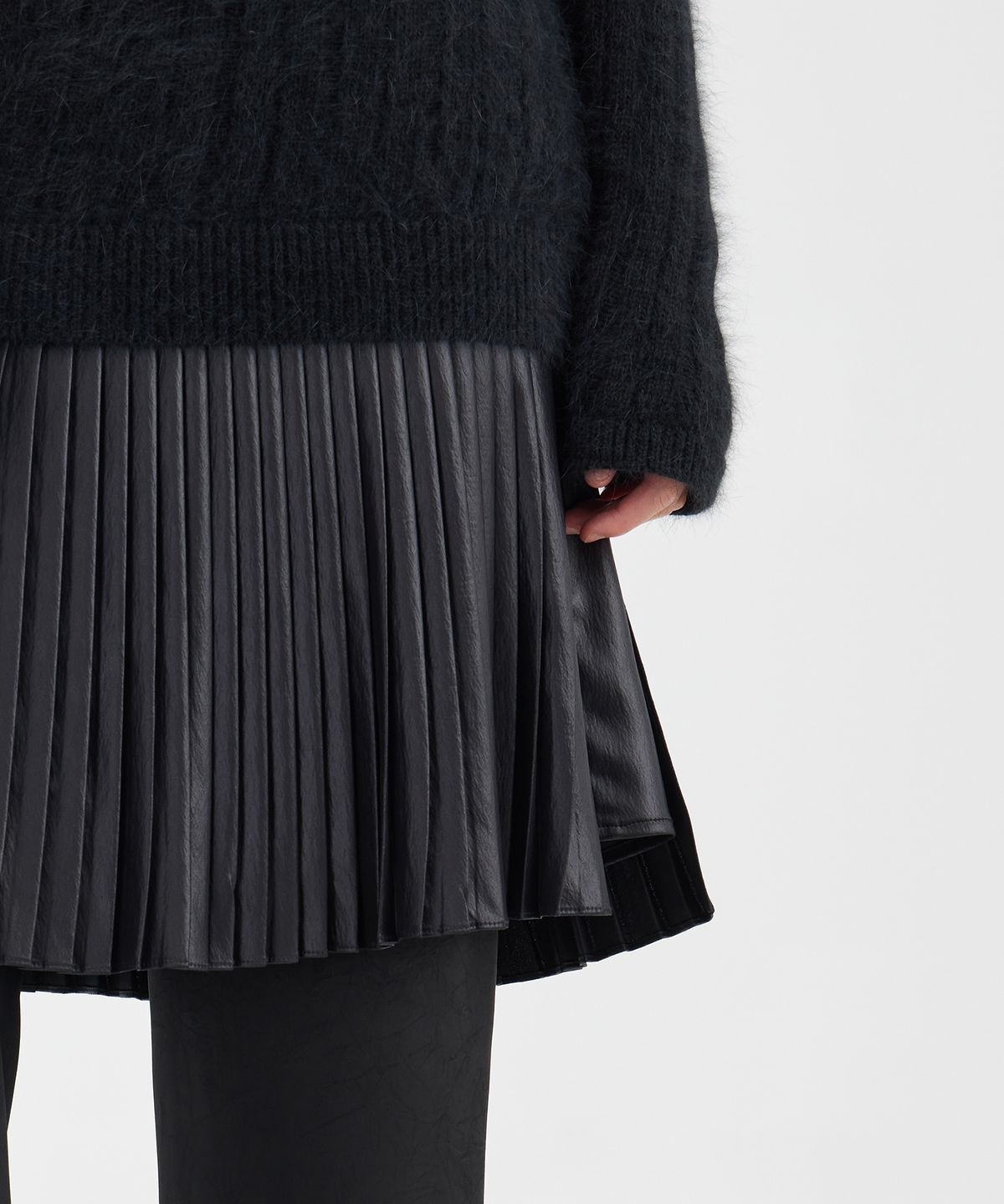 유스(YOUTH) Metalic Ballerina Skirt - Black