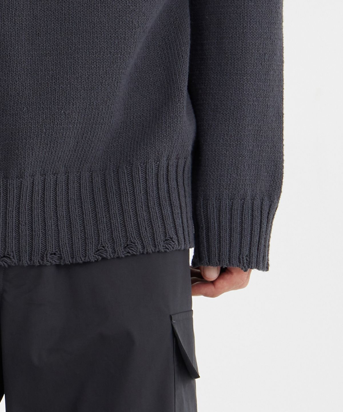 유스(YOUTH) Damaged Rip Turtleneck T-shirt - Charcoal Grey