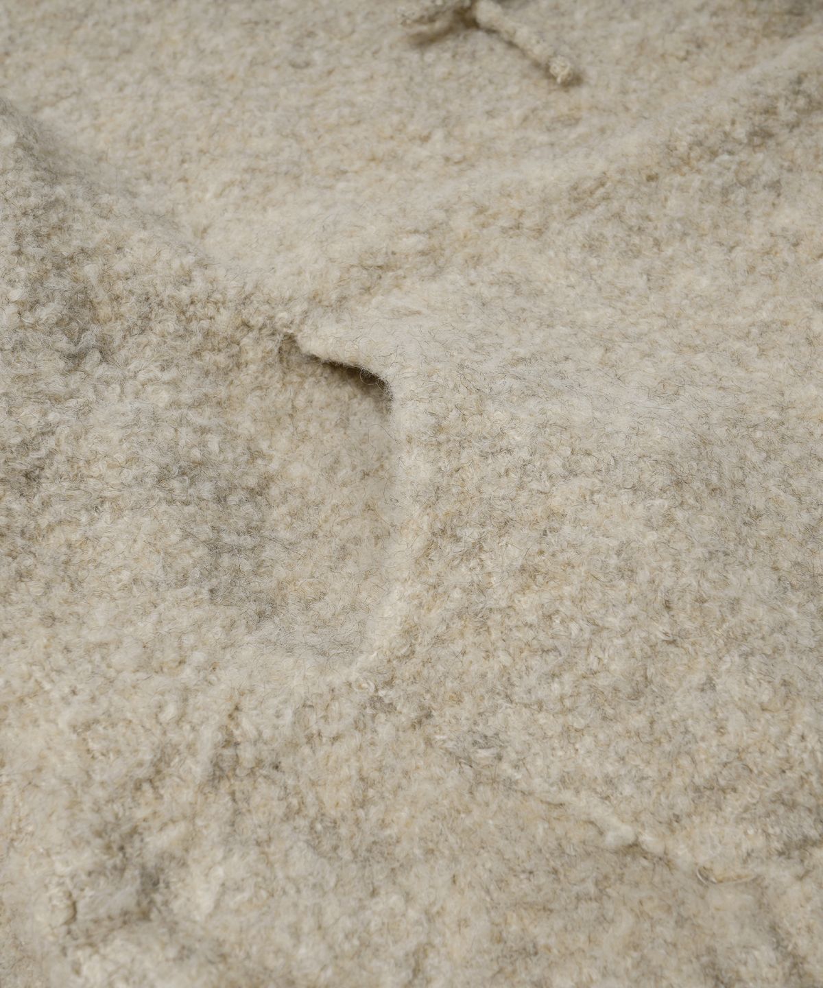 프리즘웍스(FRIZMWORKS) WAVE BOUCLE KNIT HOODY _ OATMEAL