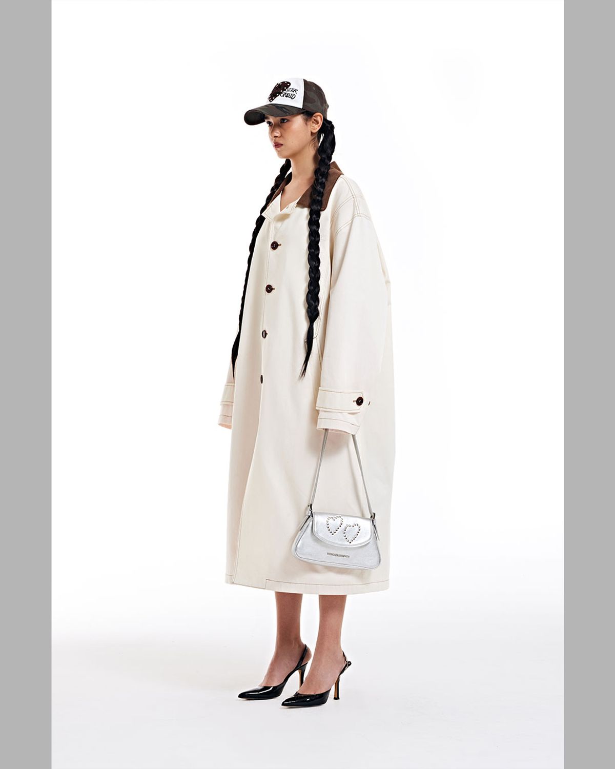 더뮤지엄비지터(THEMUSEUMVISITOR) CORDUROY COLLAR MAC COAT (BEIGE)
