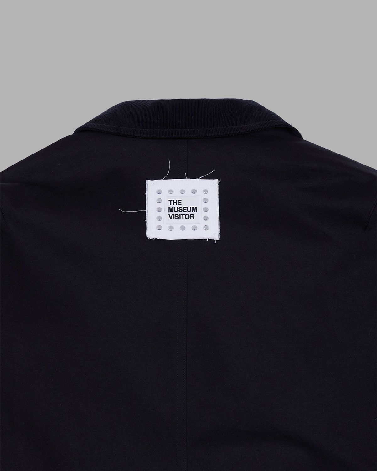 더뮤지엄비지터(THEMUSEUMVISITOR) CORDUROY COLLAR MAC COAT (BLACK)