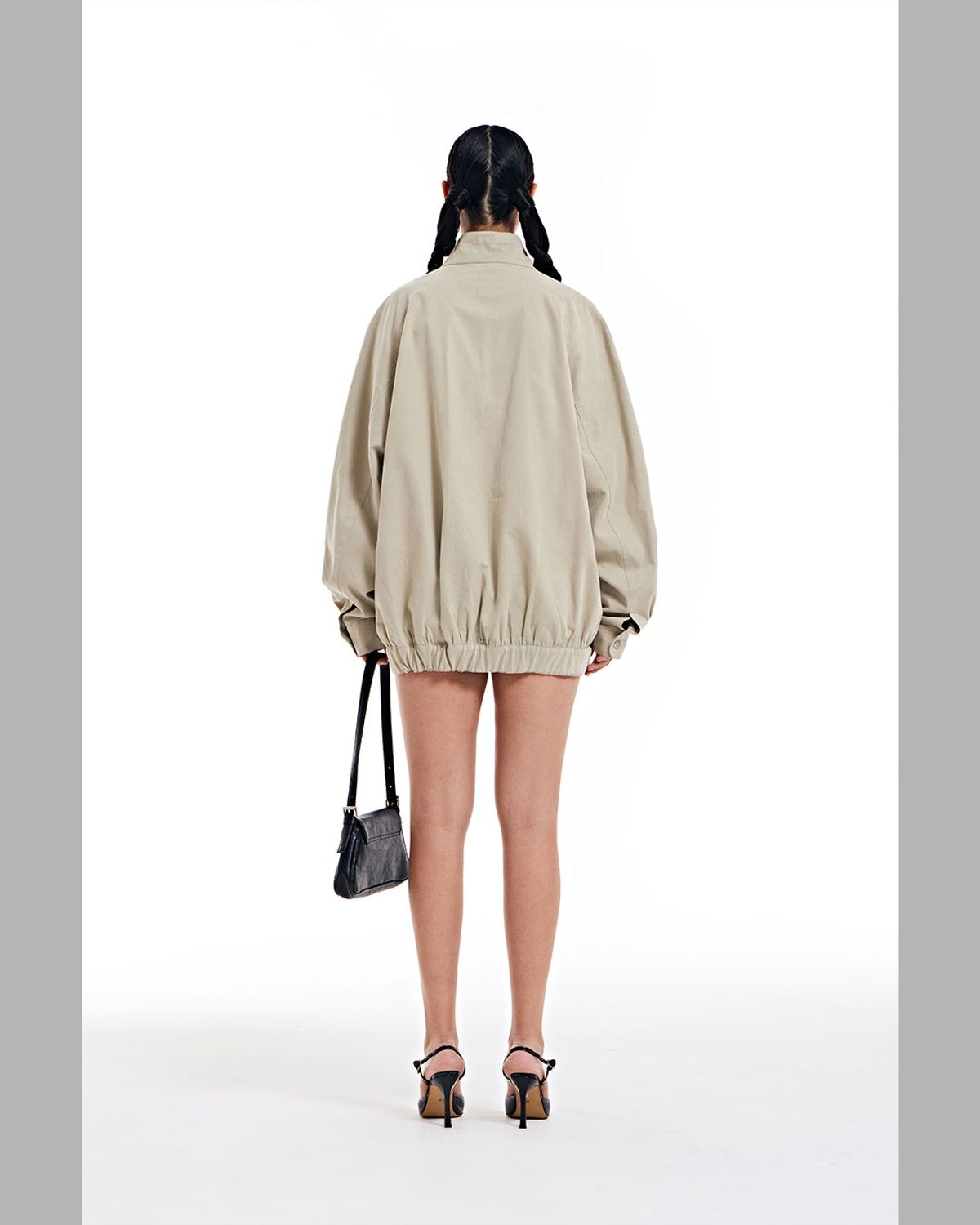 더뮤지엄비지터(THEMUSEUMVISITOR) LETTERING PRINTED COTTON BLOUSON (BEIGE)