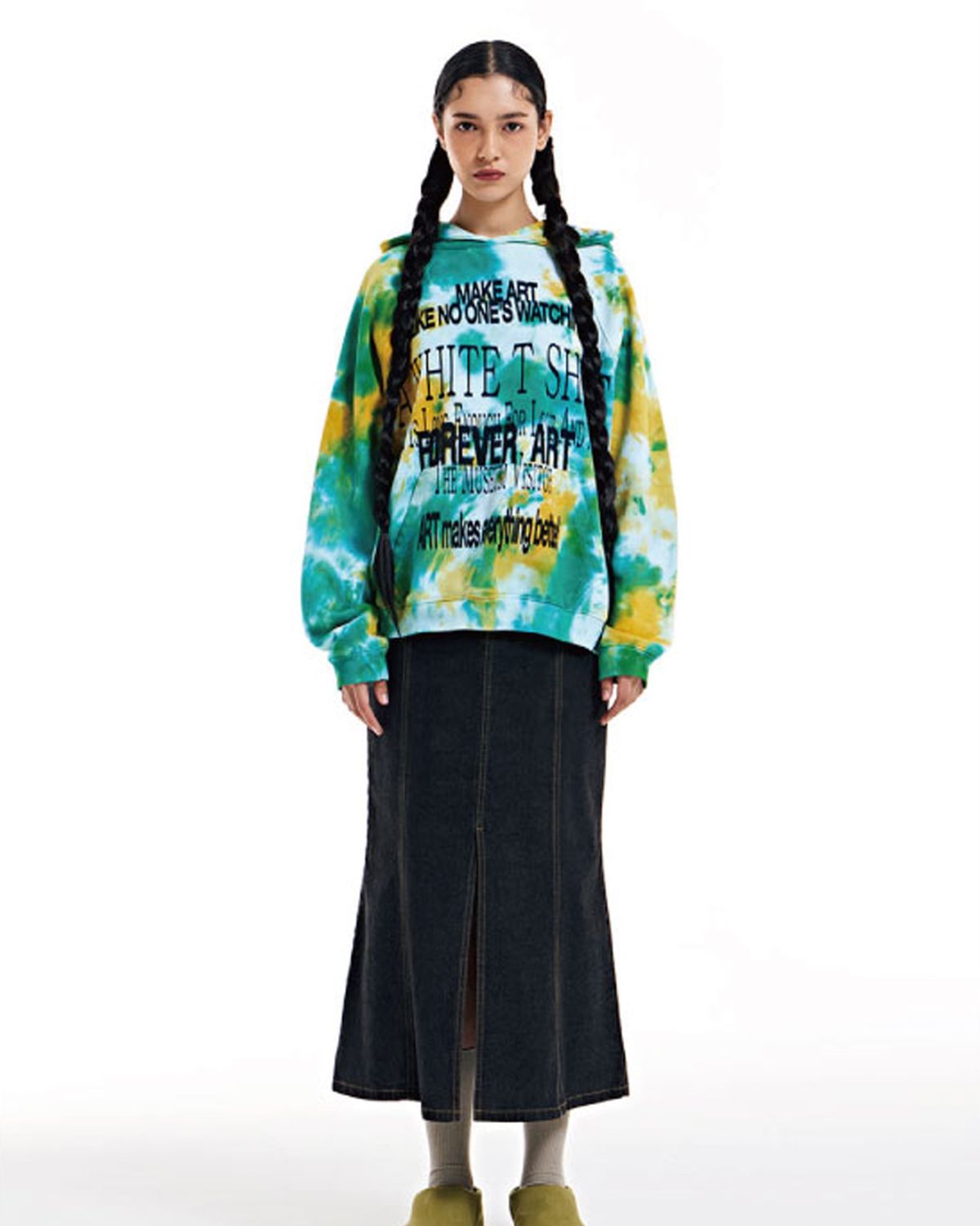 더뮤지엄비지터(THEMUSEUMVISITOR) LETTERING PRINTED TIE DYEING HOODY (GREEN)