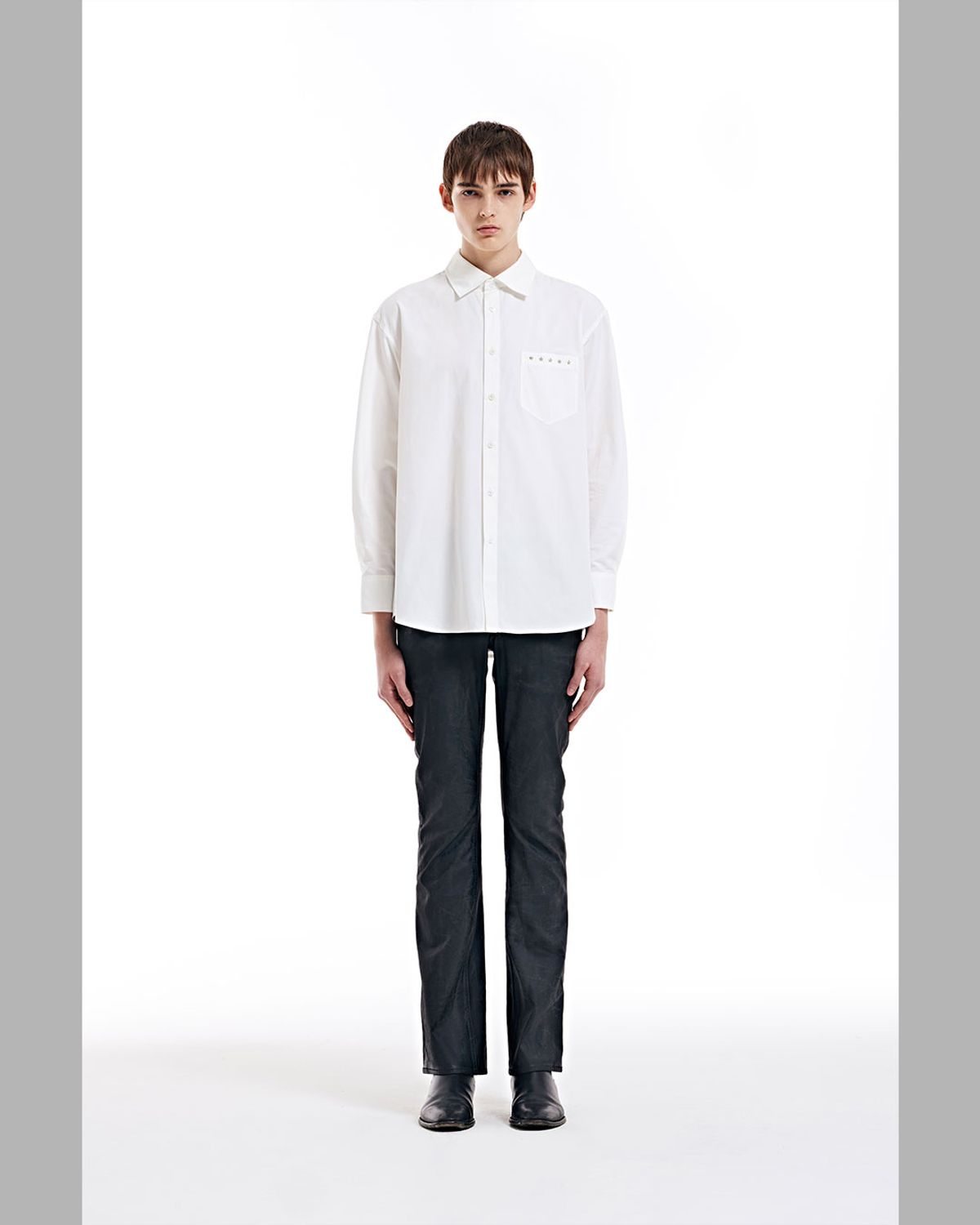 더뮤지엄비지터(THEMUSEUMVISITOR) FIVE STAR STUD POCKET SHIRTS (WHITE)