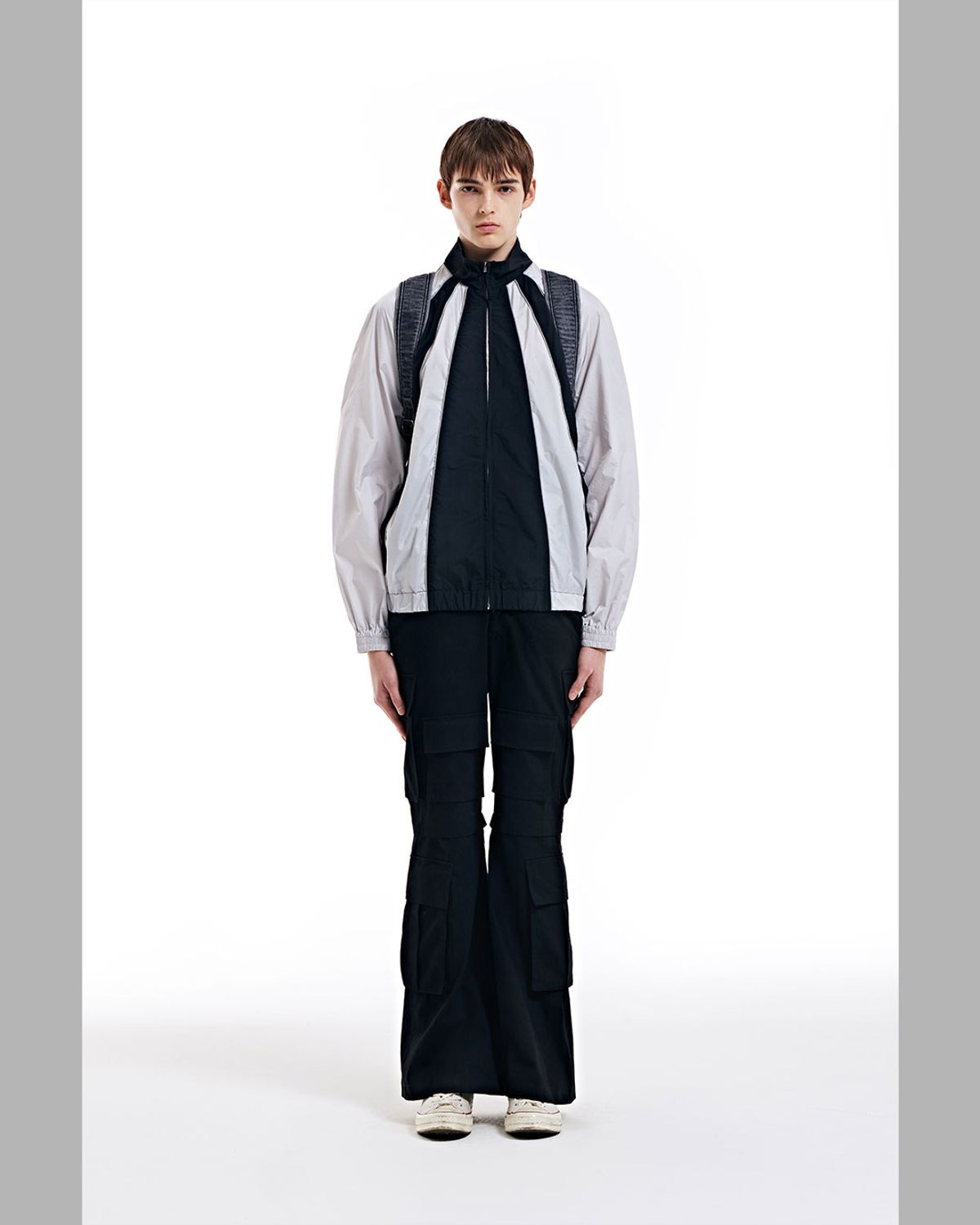 더뮤지엄비지터(THEMUSEUMVISITOR) TEN FLAP POCKET BOOTSCUT CARGO PANTS (BLACK)