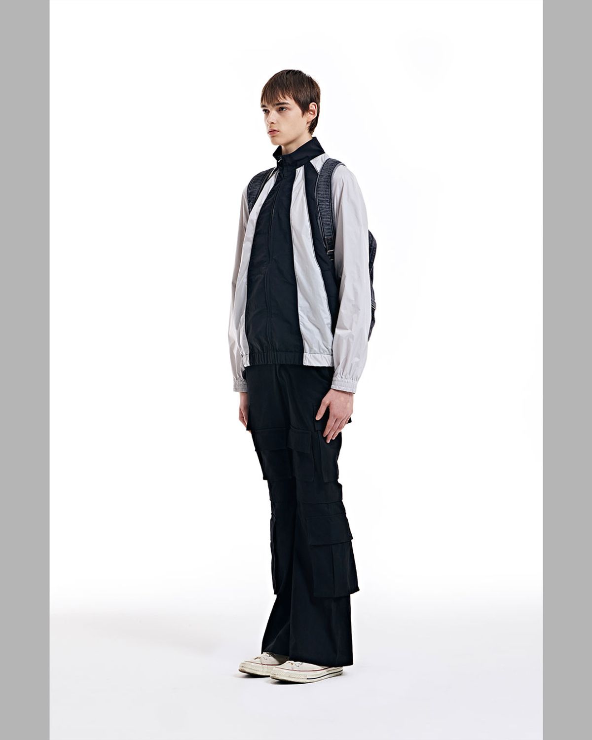 더뮤지엄비지터(THEMUSEUMVISITOR) TEN FLAP POCKET BOOTSCUT CARGO PANTS (BLACK)