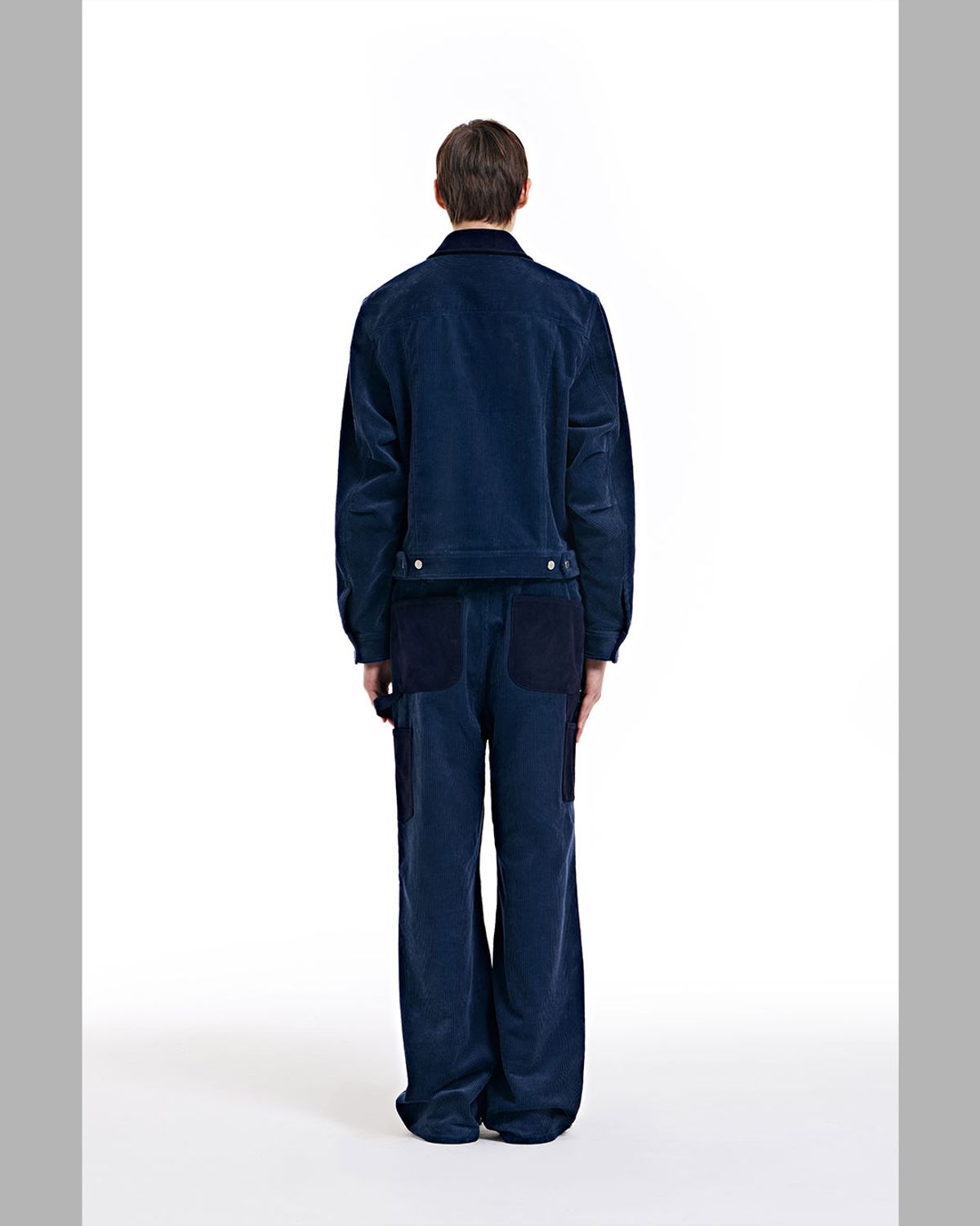 더뮤지엄비지터(THEMUSEUMVISITOR) CORDUROY SUEDE CARPENTER PANTS (NAVY)
