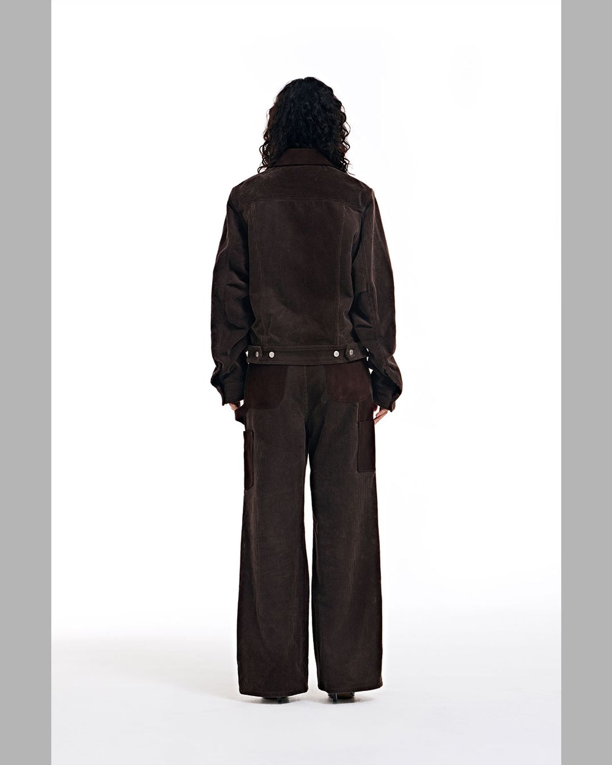 더뮤지엄비지터(THEMUSEUMVISITOR) CORDUROY SUEDE CARPENTER PANTS (BROWN)