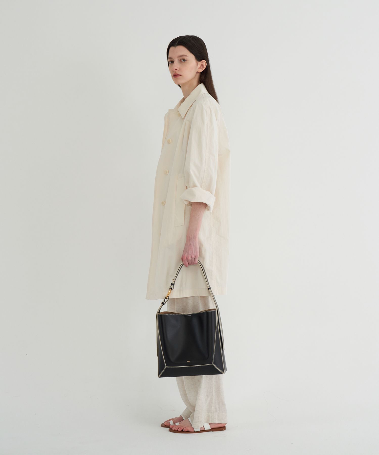 MUSINSA | HERVE Arte Bag - Black & Ivory