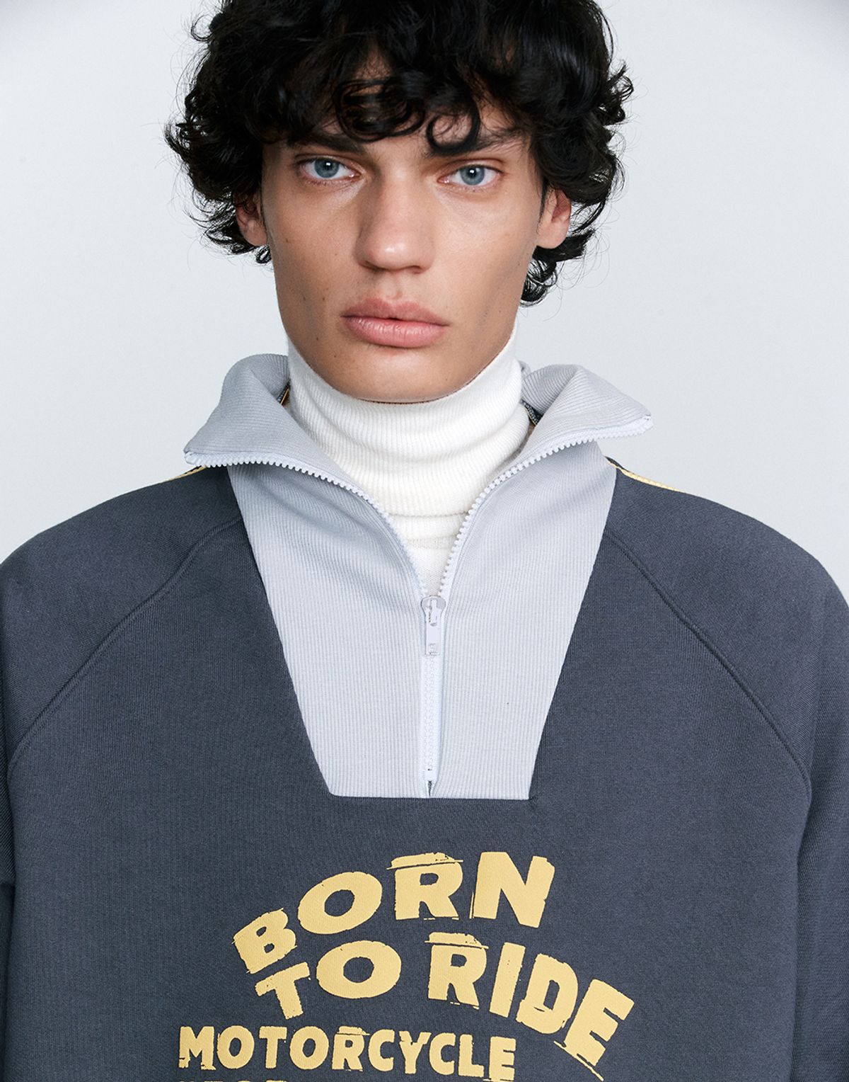 호이테(HEUTE) BORN TO RIDE SWEATSHIRTS (CHARCOAL)