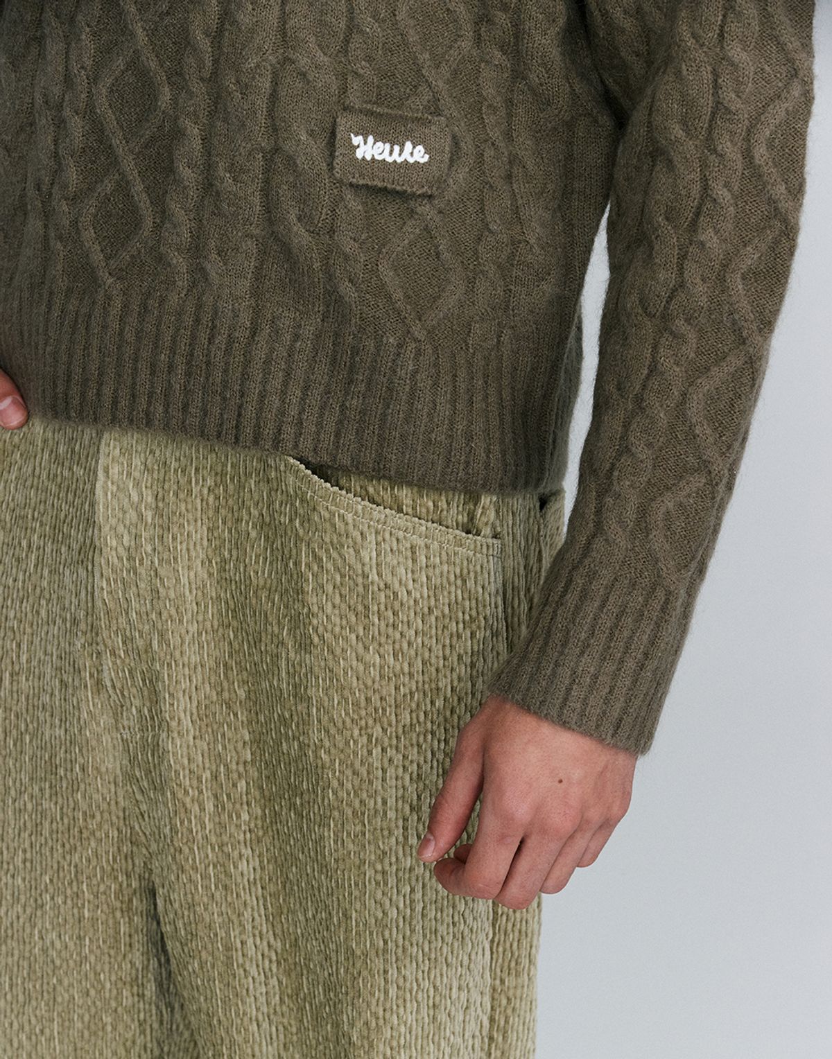 호이테(HEUTE) KID MOHAIR SIGNATURE V NECK  (KHAKI)