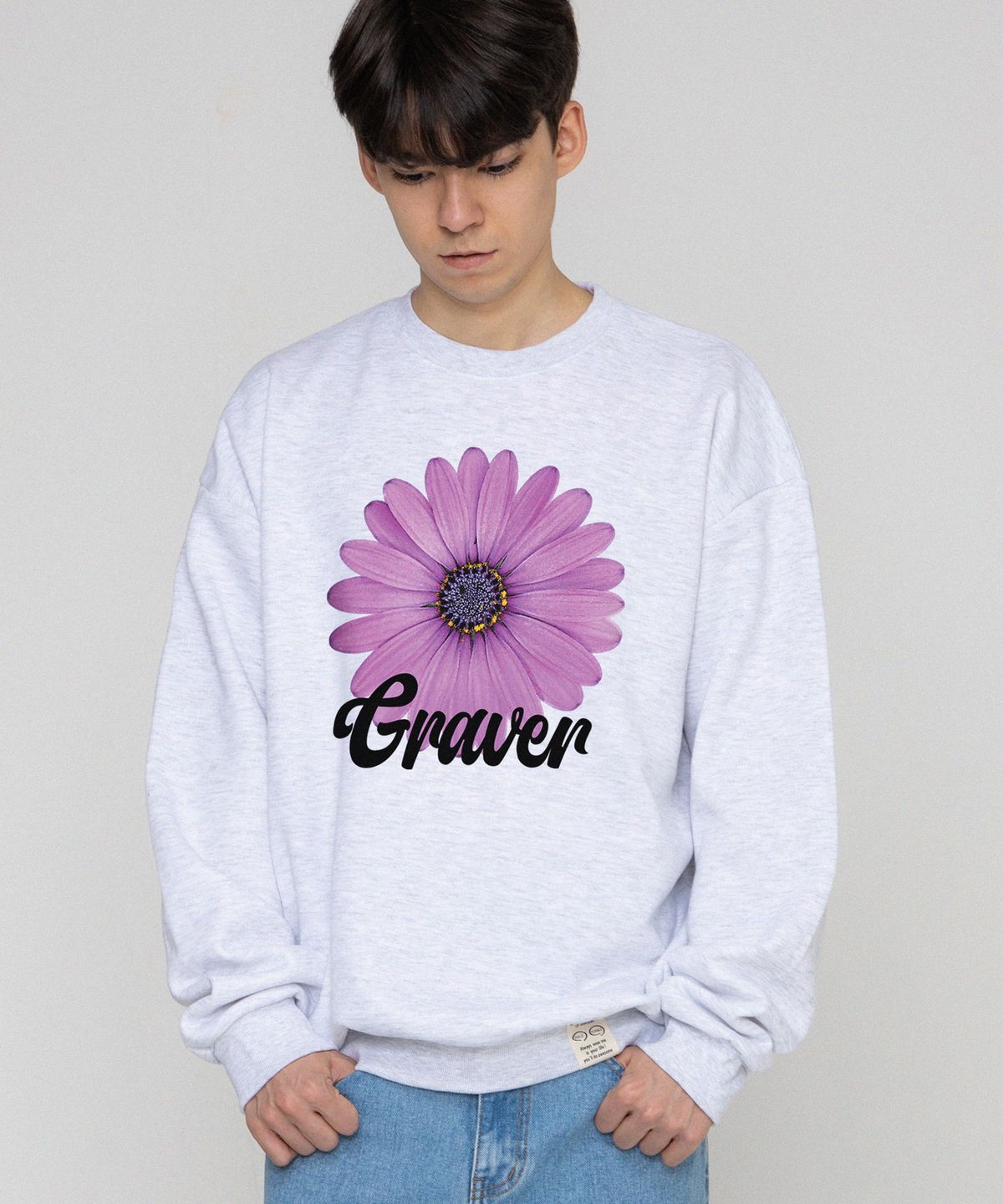 그레이버(GRAVER) [UNISEX]퍼플 데이지플라워 스마일 맨투맨_멜란지화이트
