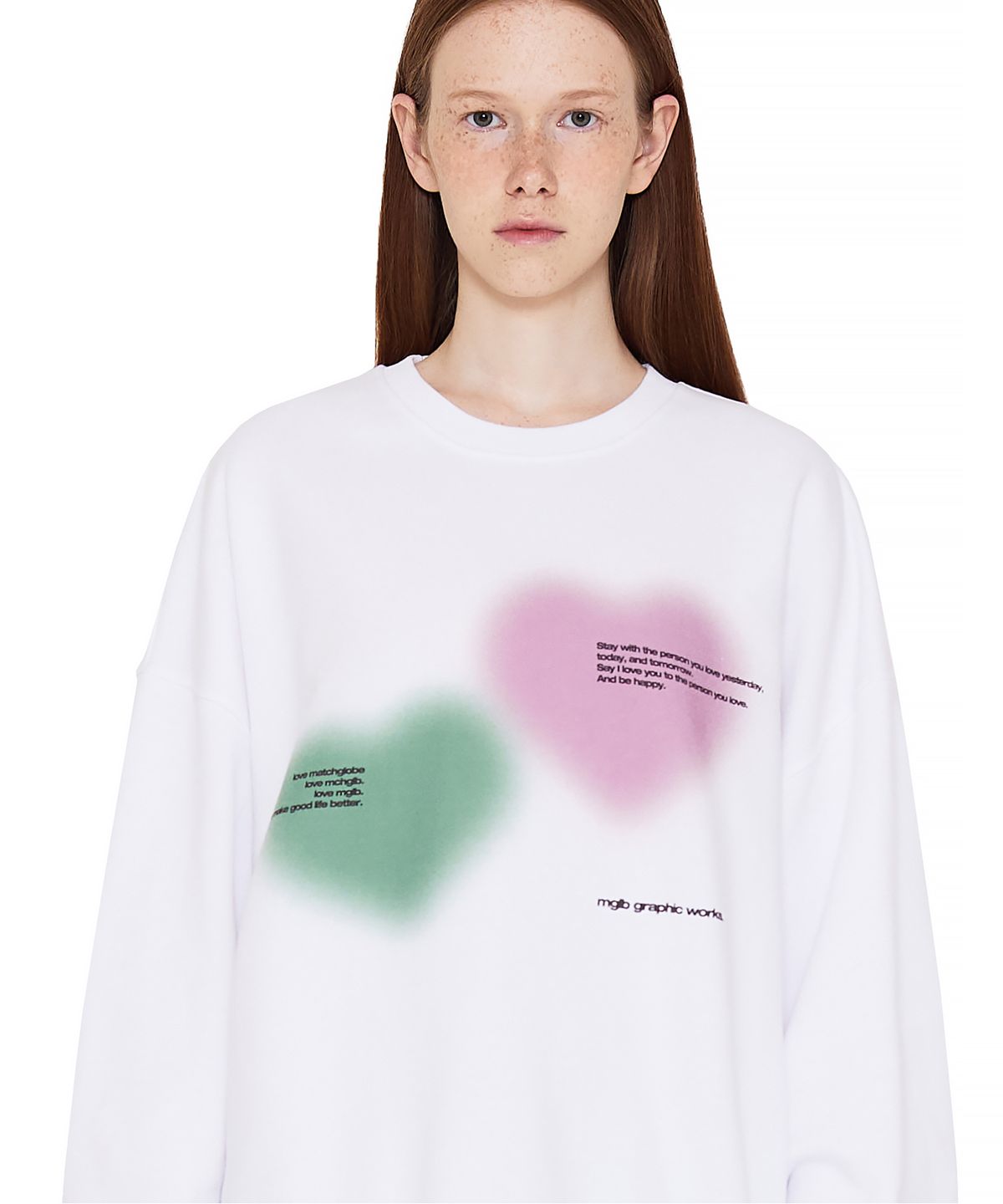 매치글로브(MATCHGLOBE) 하트 러브 브러쉬 스웻셔츠 (화이트)