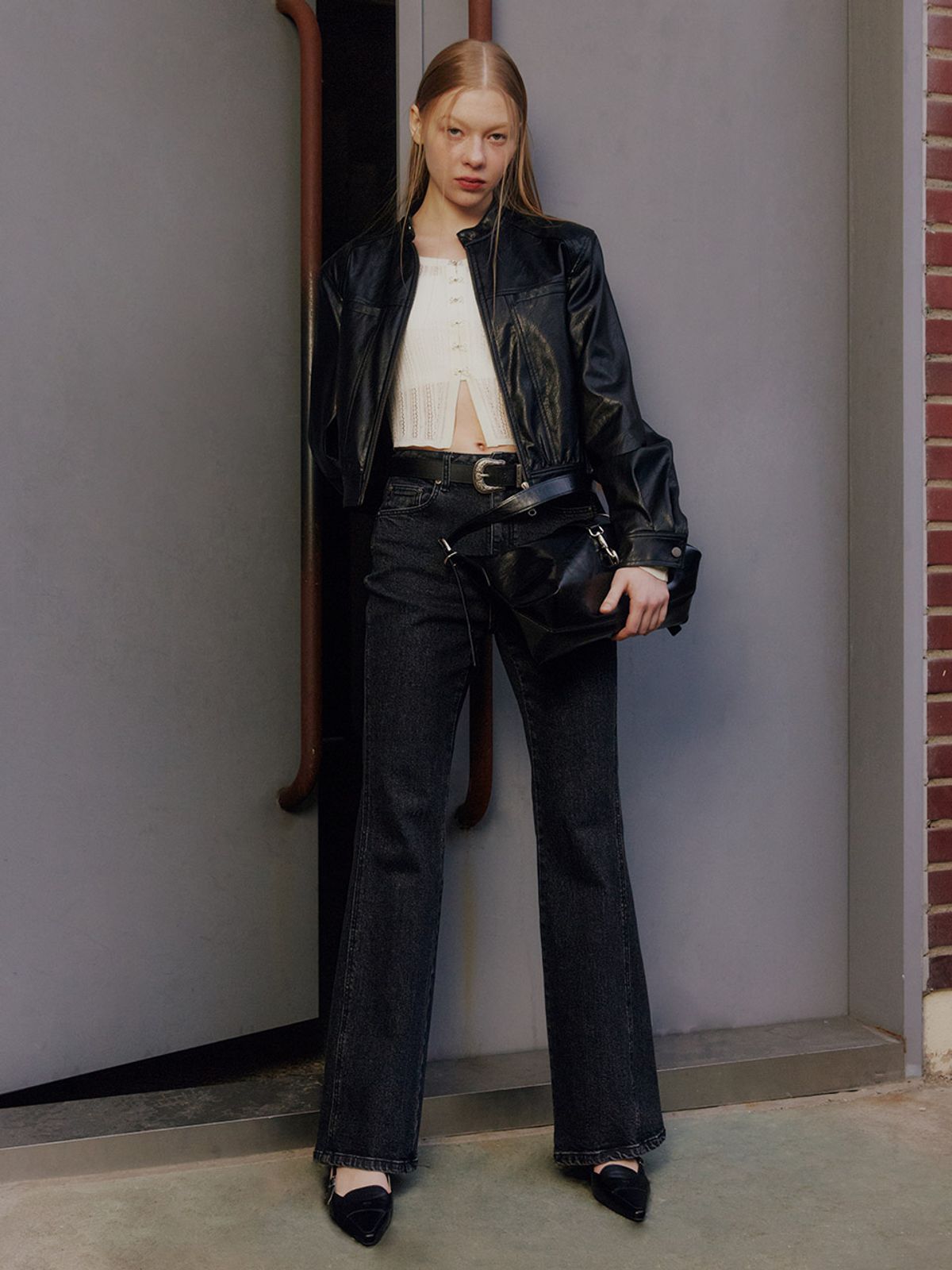 레이브(RAIVE) Boots Cut Denim Pants in Black VJ3AL381-10