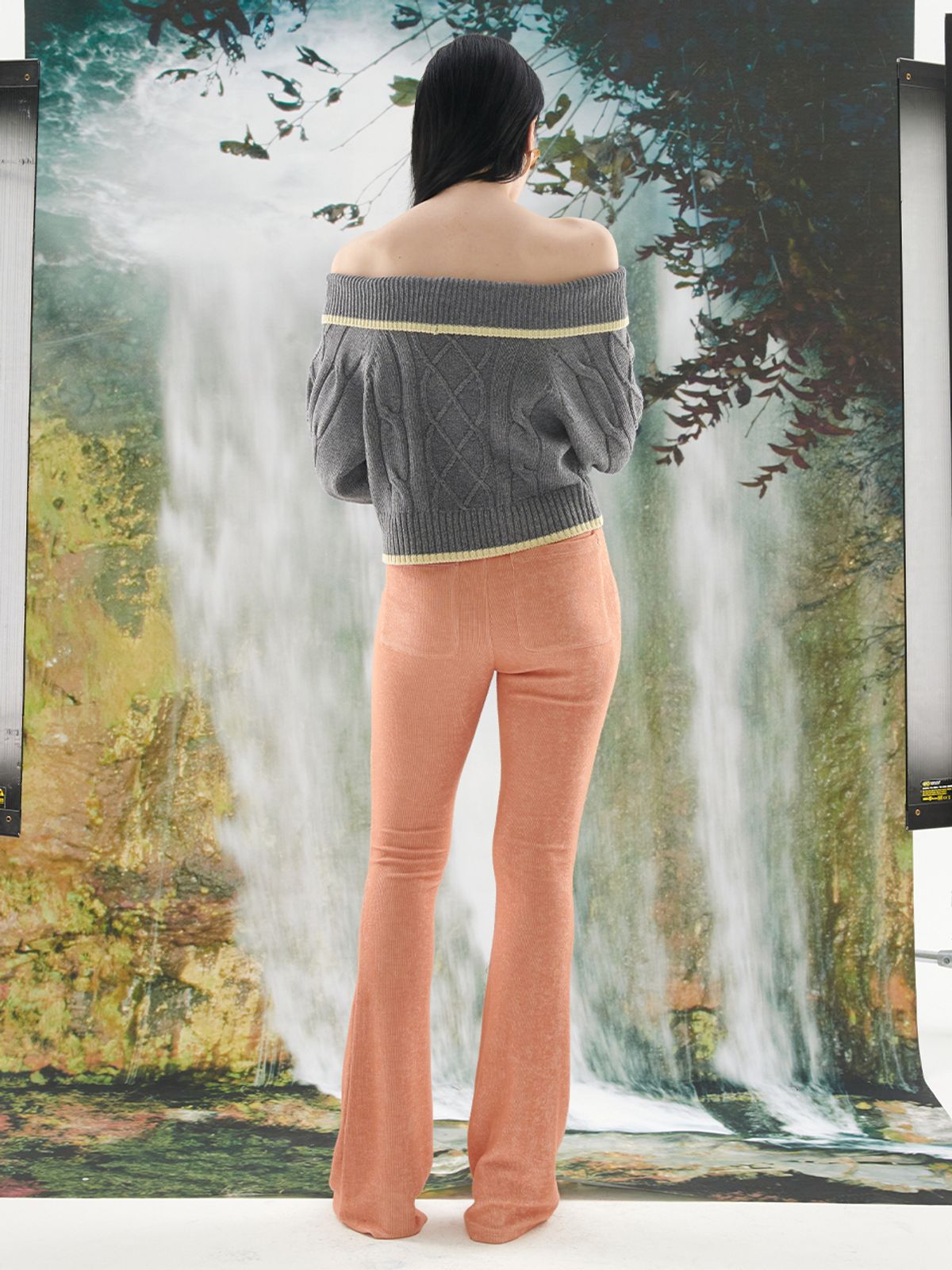 기준(KIJUN) Off-Shoulder Cable Knit Grey