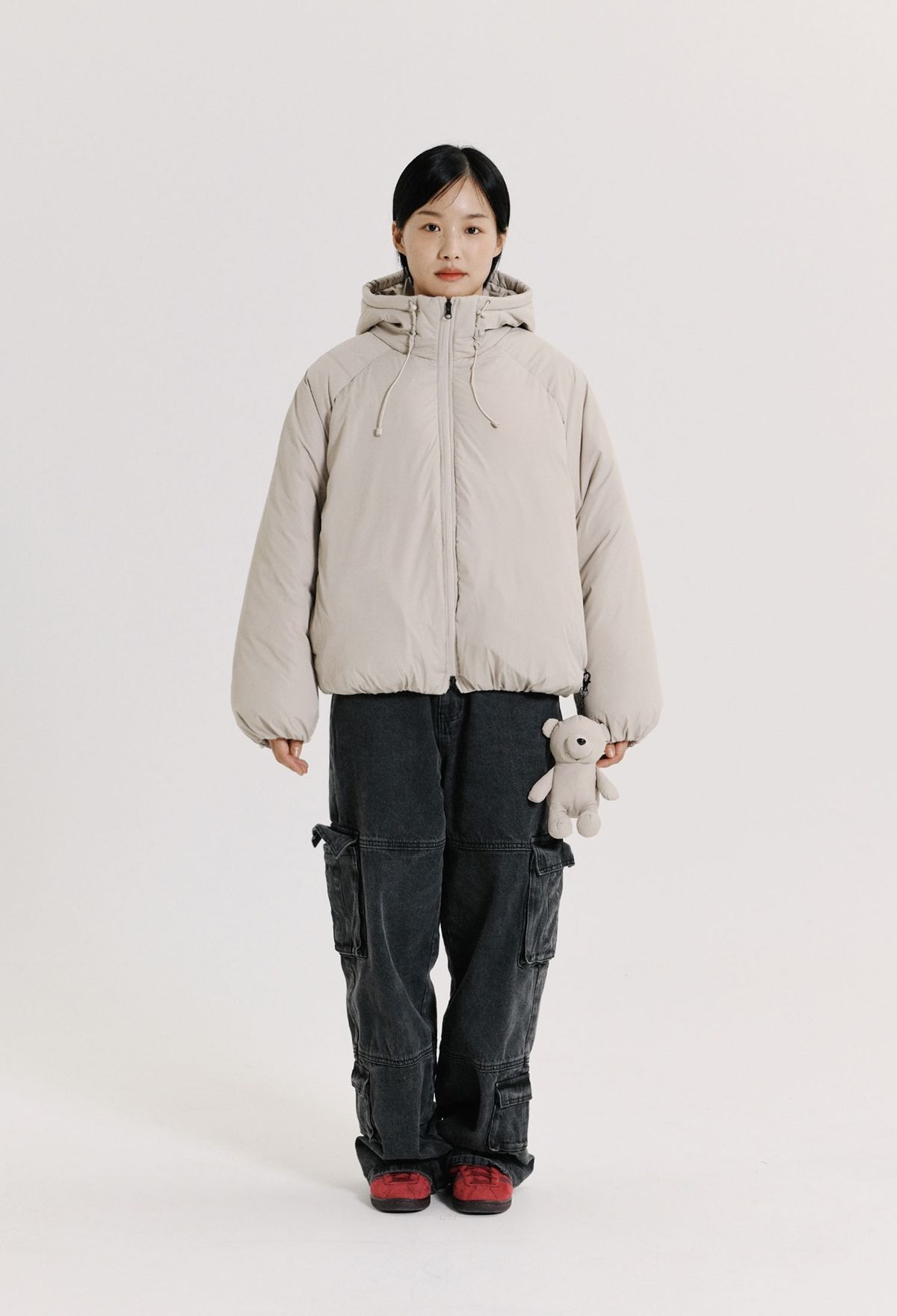 피지컬 디파트먼트(PHYSICAL DEPARTMENT) BEAR KEYRING PUFFER JACKET GREIGE