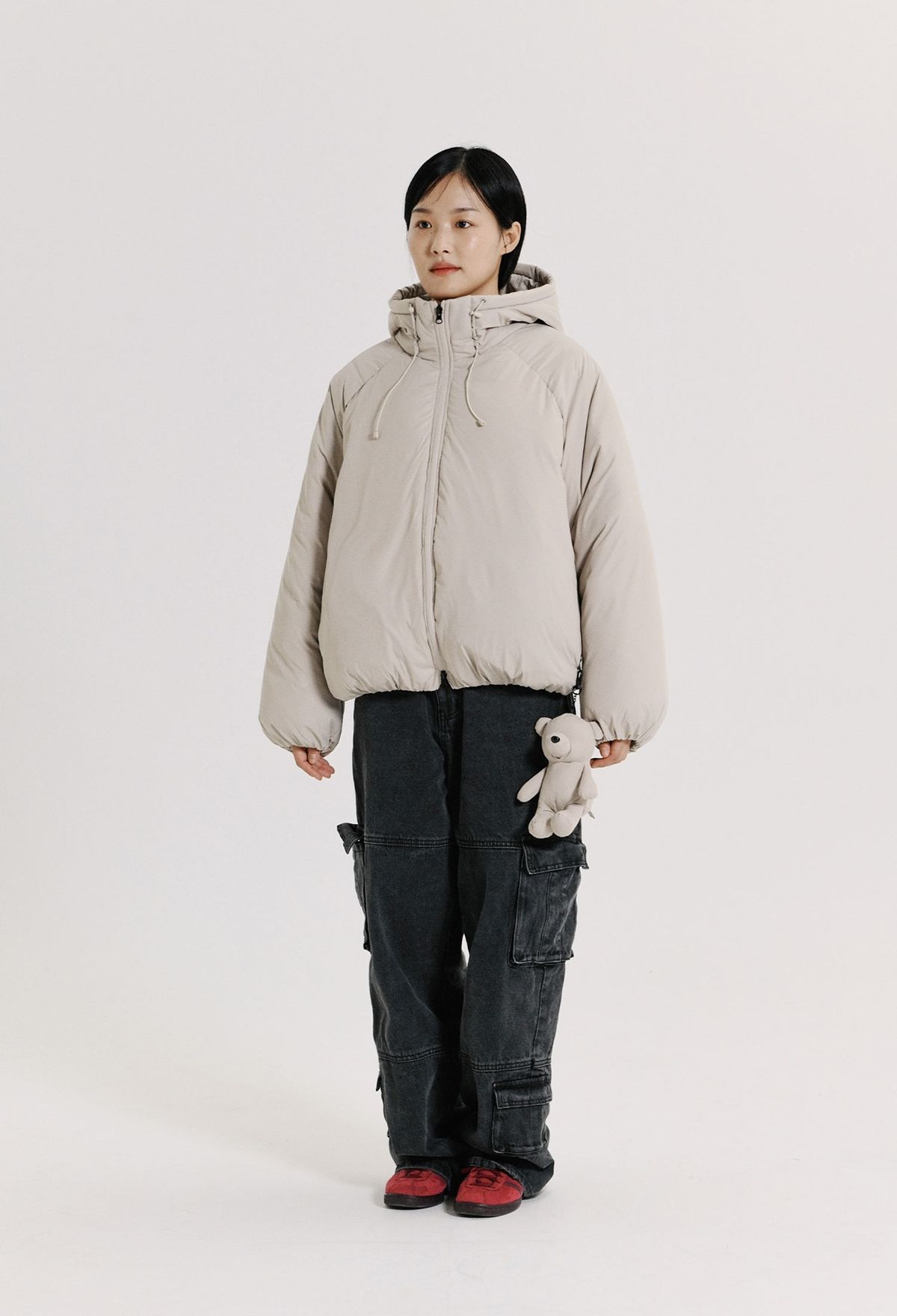 피지컬 디파트먼트(PHYSICAL DEPARTMENT) BEAR KEYRING PUFFER JACKET GREIGE