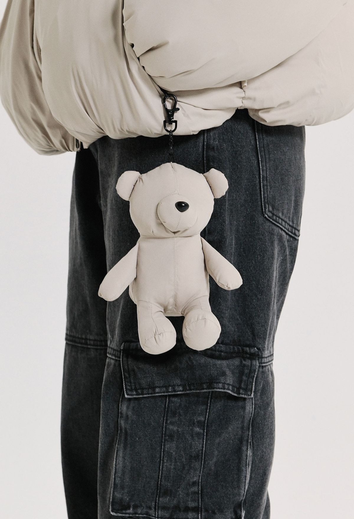 피지컬 디파트먼트(PHYSICAL DEPARTMENT) BEAR KEYRING PUFFER JACKET GREIGE