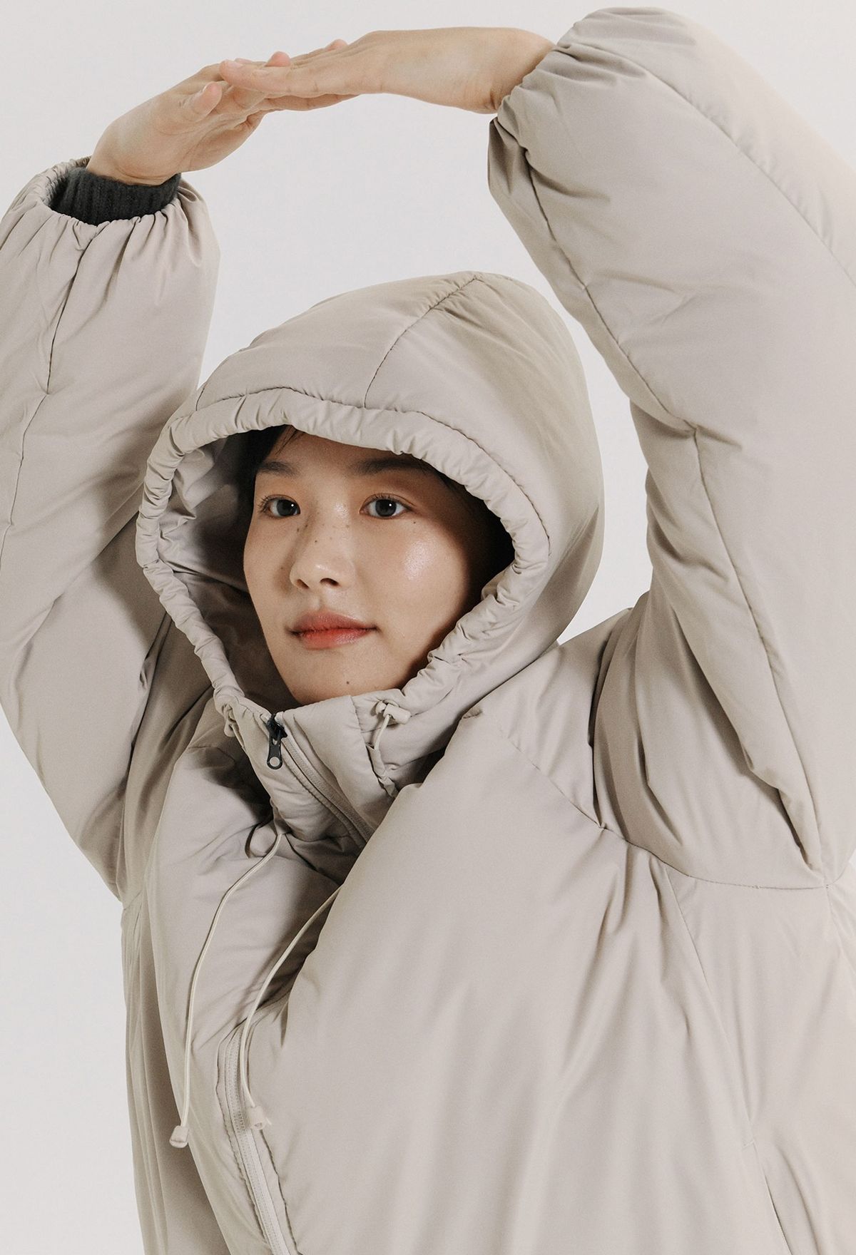 피지컬 디파트먼트(PHYSICAL DEPARTMENT) BEAR KEYRING PUFFER JACKET GREIGE