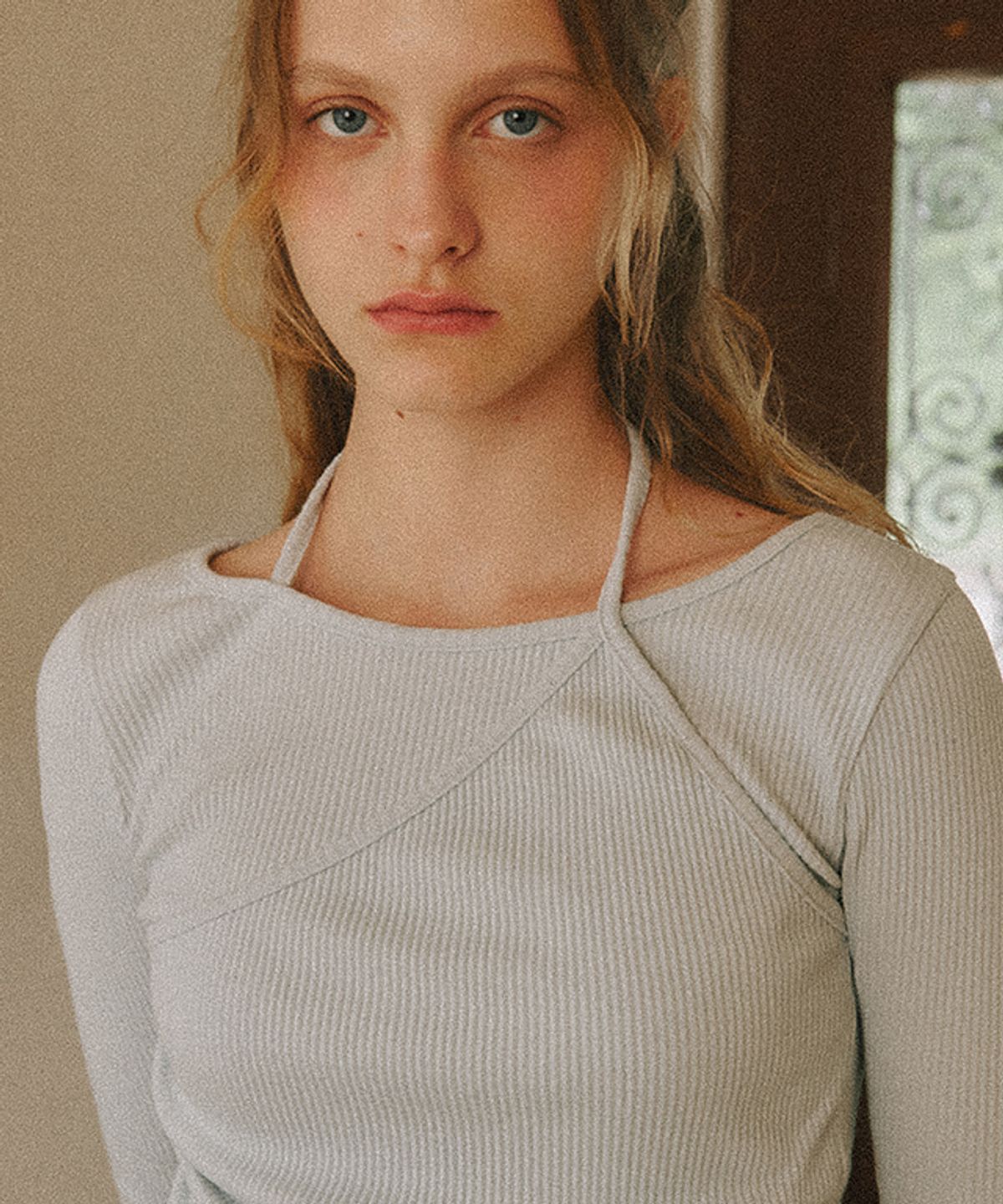 론론(RONRON) LAYERD HALTER NECK LONG SLEEVE ASH BLUE
