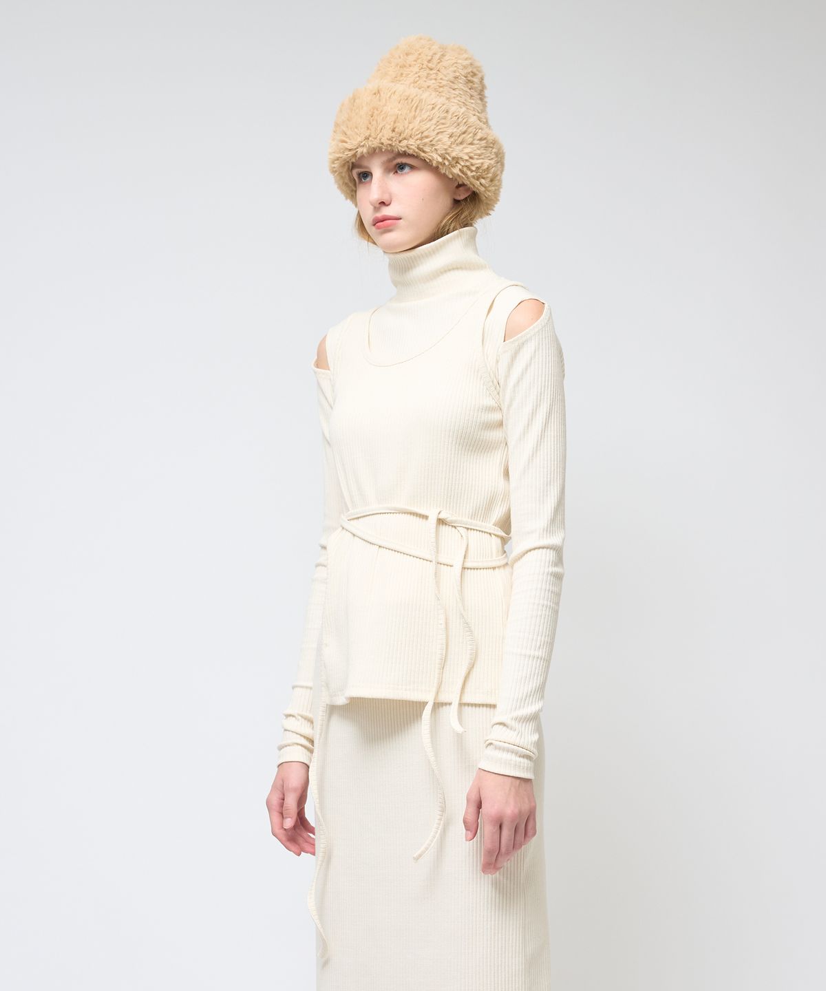 320쇼룸(320SHOWROOM) Shoulder cut out Slim Ribbed Span Turtle neck Tshirts Cream
