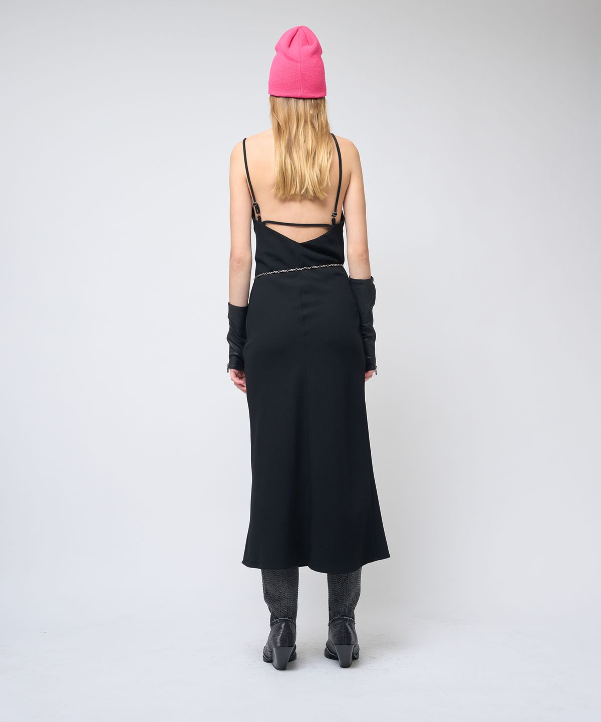 320쇼룸(320SHOWROOM) Feminine line Sleeveless Slit Long dress Black