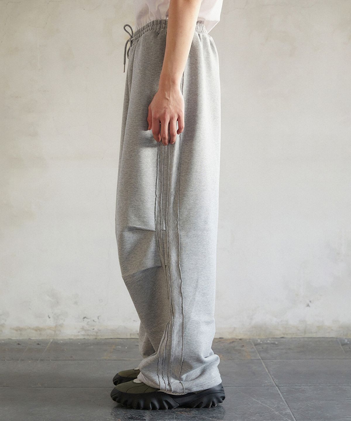 주앙옴므(JUAN HOMME) TRACK SWEAT PANTS (MELANGE GREY)