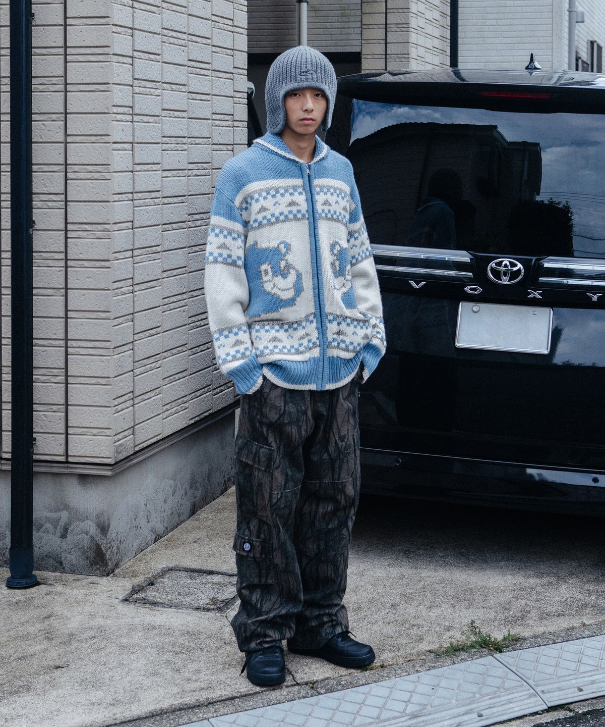 엘엠씨(LMC) BEAR ZIP-UP COWICHAN KNIT SWEATER gray