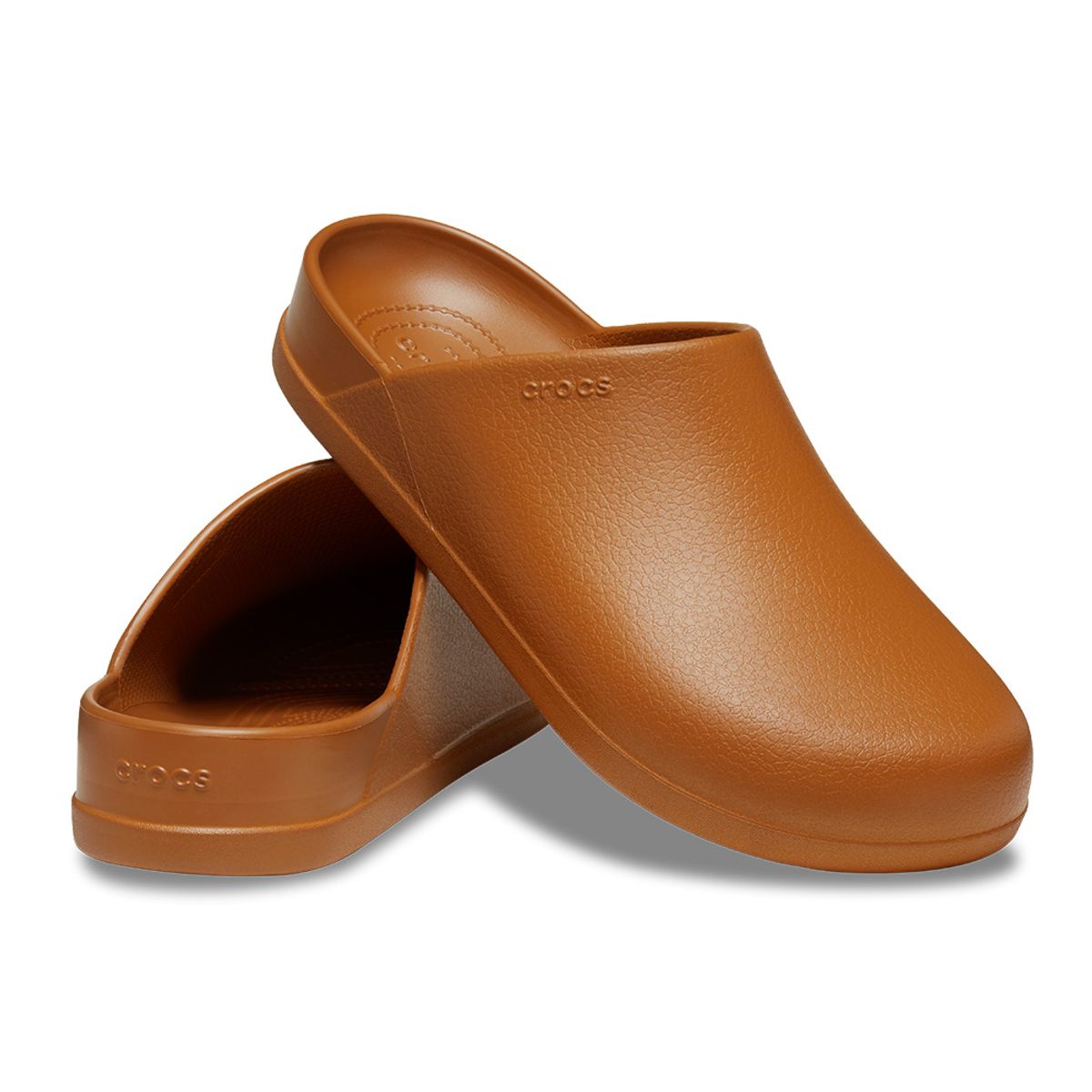 크록스(CROCS) 공용 딜런 클로그 COGNAC (23SUCL209366)