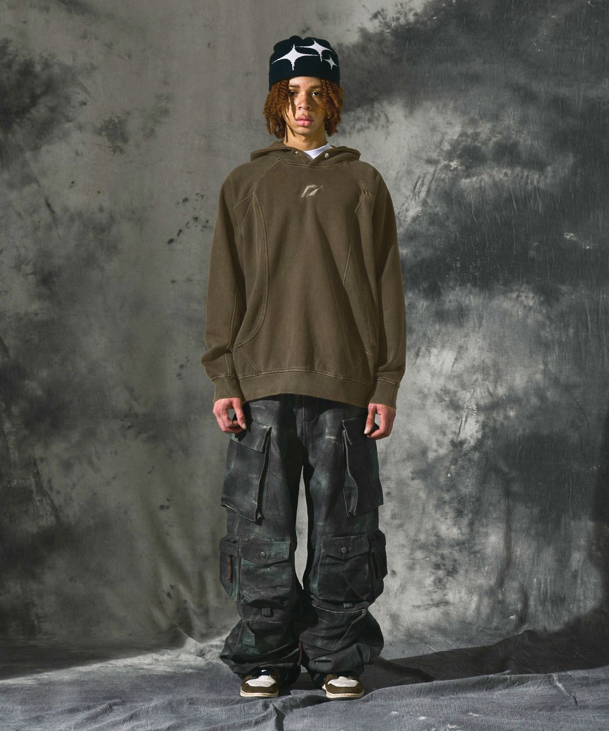 도미넌트(DOMINANT) [Heavy Cotton] Pigment Washing Puzzle Embroidered Hoodie_Brown