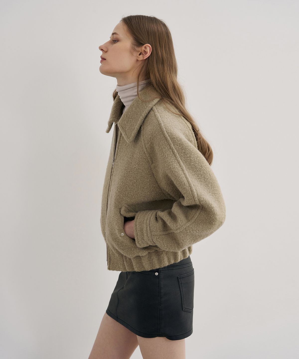 드로우핏 우먼(DRAWFIT WOMEN) 알파카 부클 밴딩 집업 숏 코트 [KHAKI GREY]