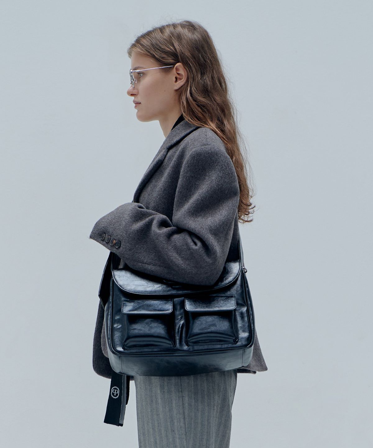 크리스틴프로젝트(CHRISTINE PROJECT) POST POCKET BAG(BLACK PEPPER)