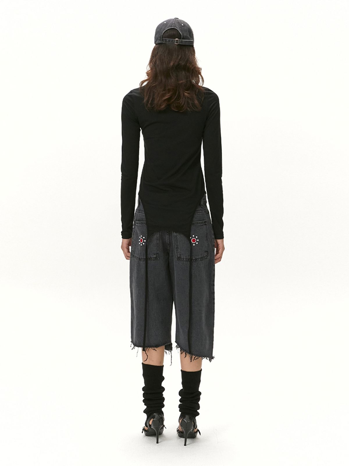 모어댄파라다이스(MORE THAN PARADISE) CUBIC EMBROIDERY HALF DENIM - BLACK