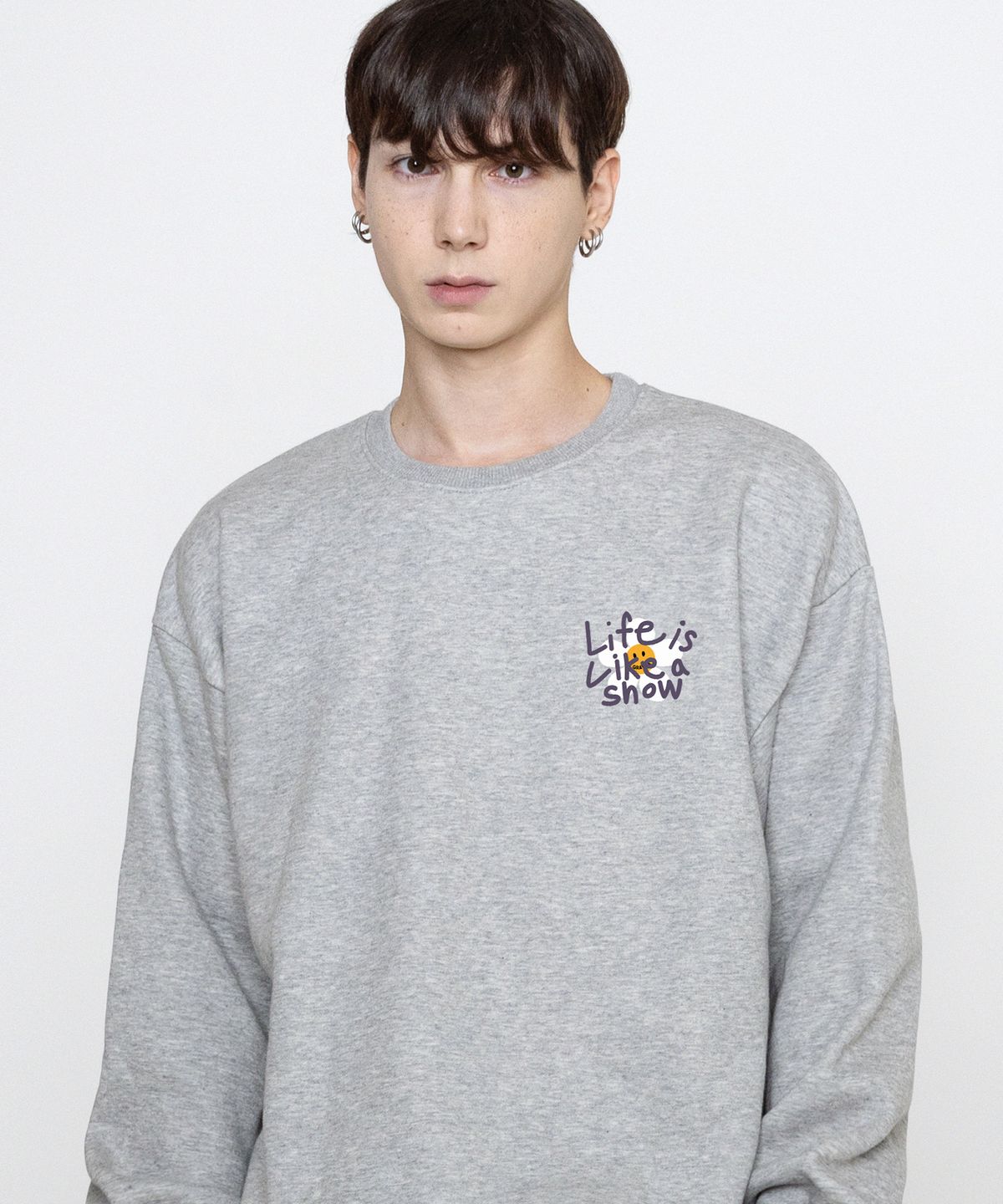 그레이버(GRAVER) [UNISEX]드로잉 레터 플라워 스마일 맨투맨_그레이/퍼플 로고