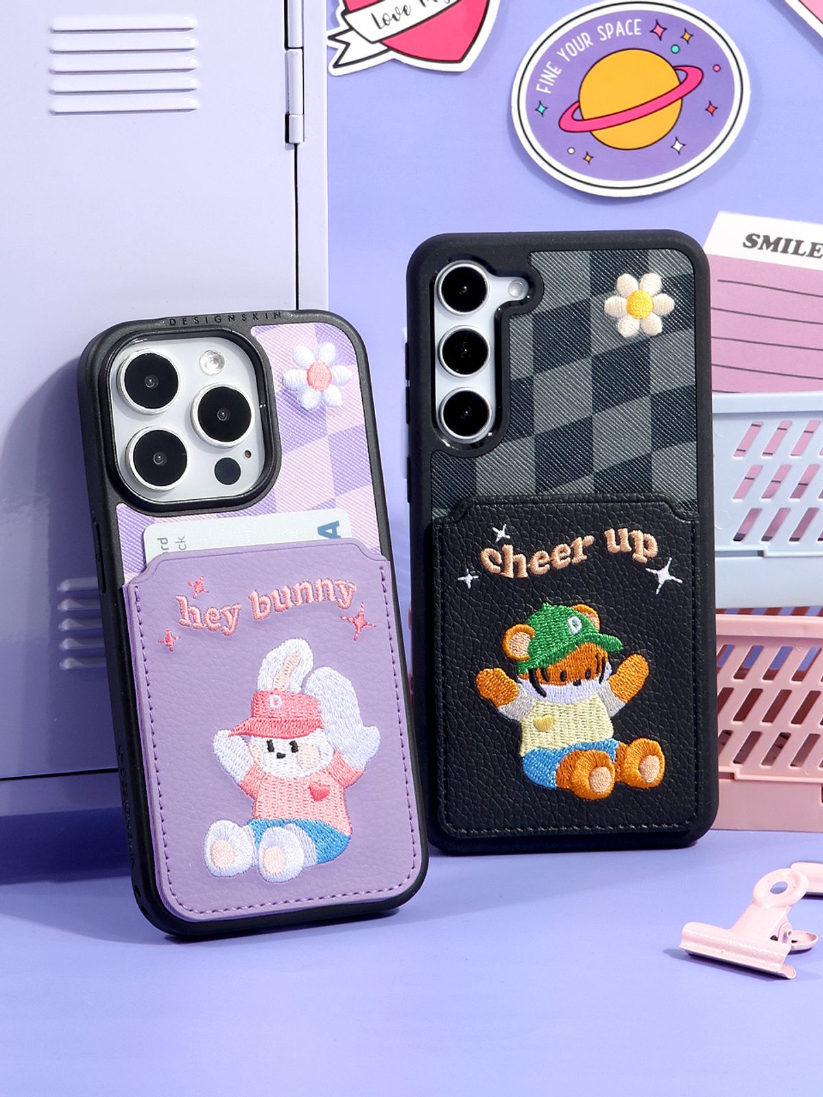 디자인스킨(DESIGNSKIN) 아이폰15_프로 레트로 자수 포켓 케이스-블랙 호군