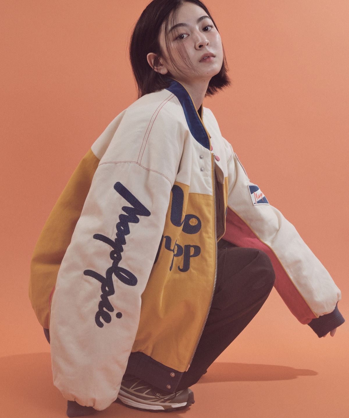 마욜(MAYOL) 유니섹스 자수 와펜 점퍼_옐로우