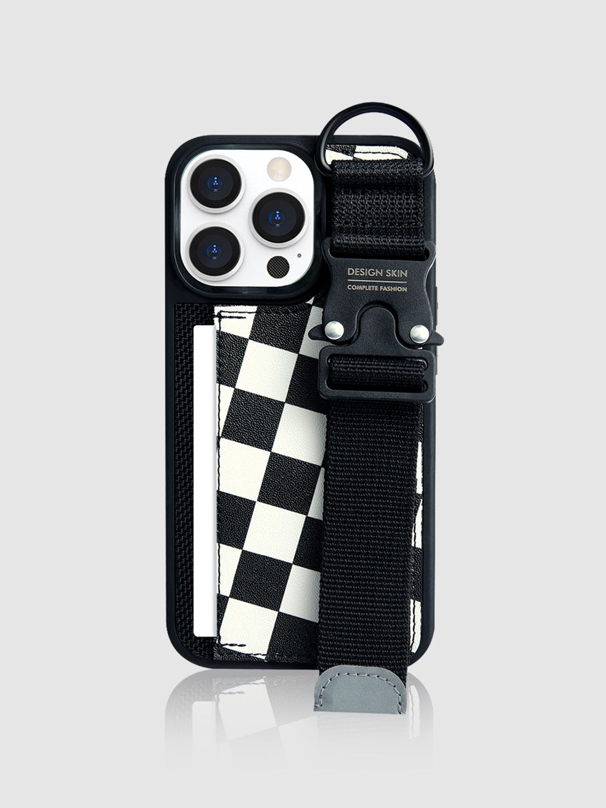 디자인스킨(DESIGNSKIN) 아이폰15_프로_ 버클 스트랩 체커보드 케이스-블랙