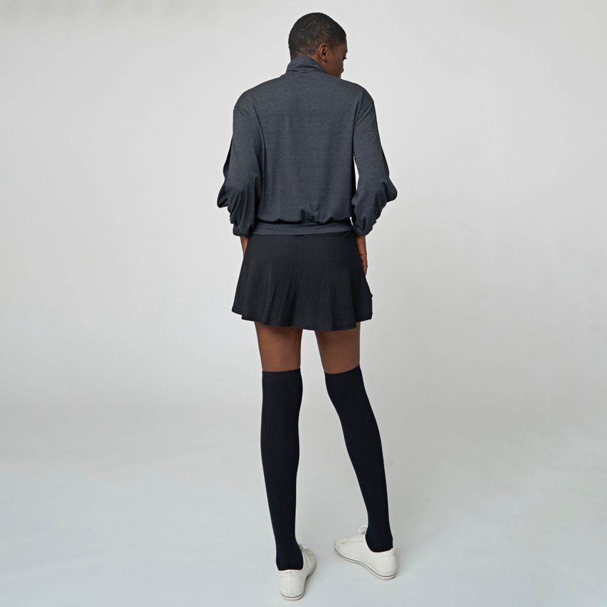 애스플래폼(ATHPLATFORM) AW32TL05 슬릿 슬리브 탑_차콜