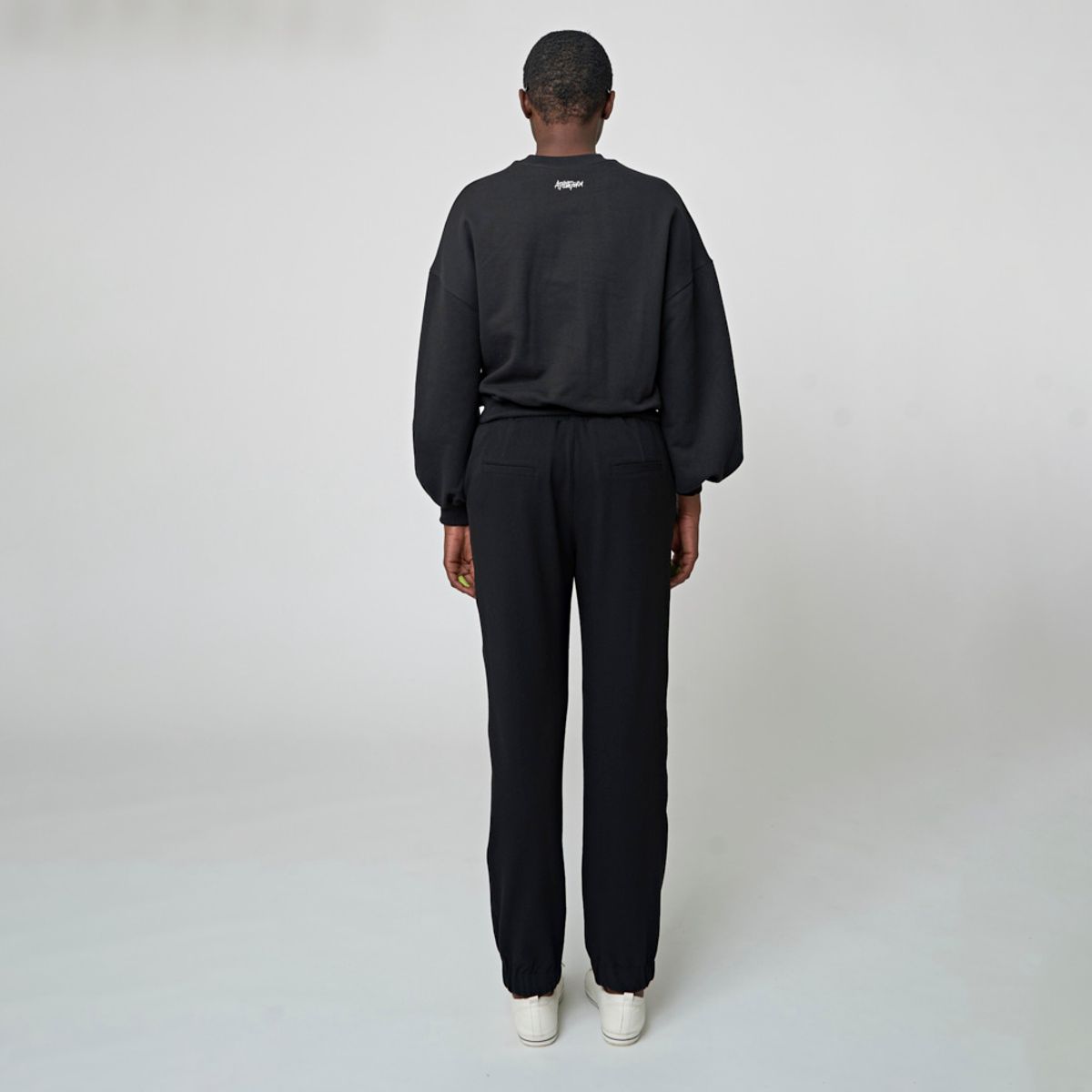 애스플래폼(ATHPLATFORM) AW32TL05 슬릿 슬리브 탑_블랙