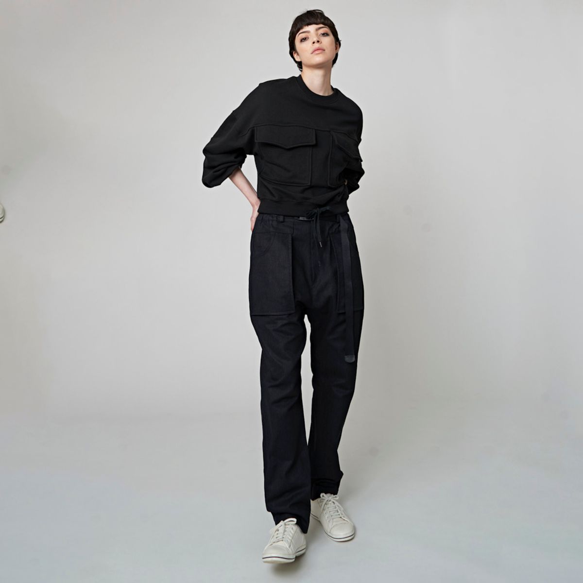 애스플래폼(ATHPLATFORM) AW32TL04 플랩포켓 스웻셔츠_블랙