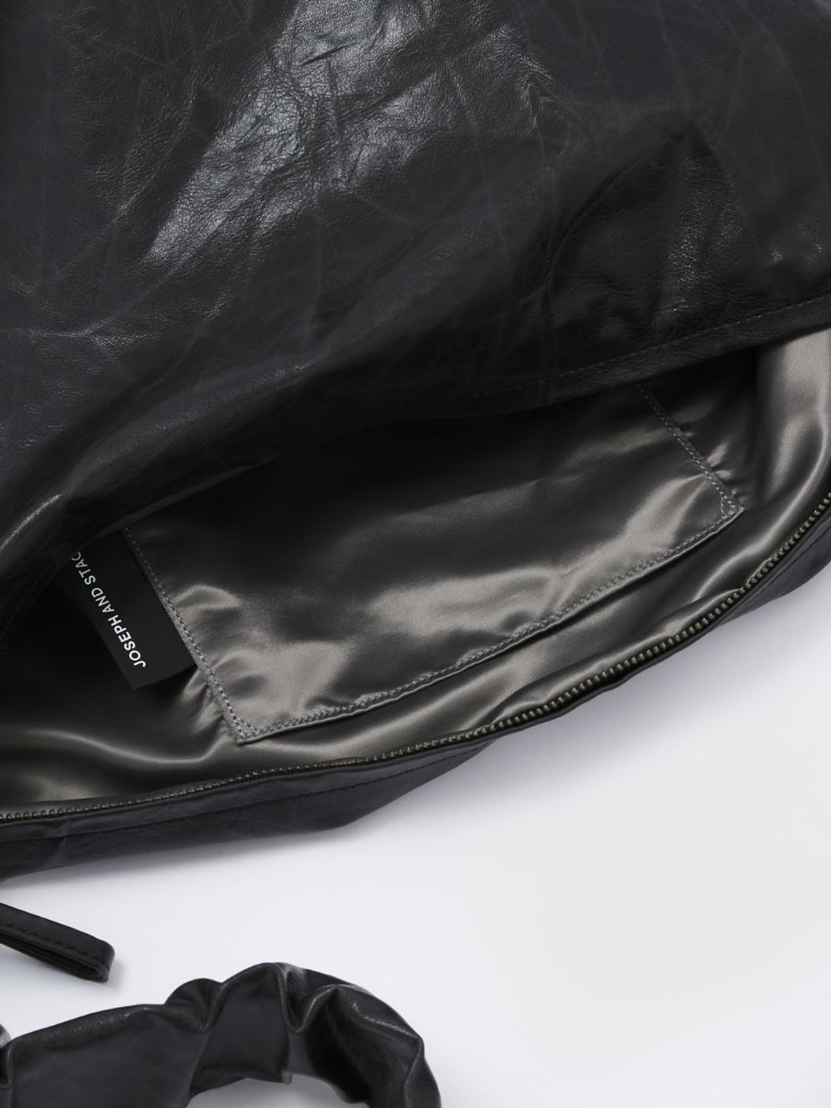 조셉앤스테이시(JOSEPH&STACEY) Daily Shirring Bag S_Faux Leather Roast Black