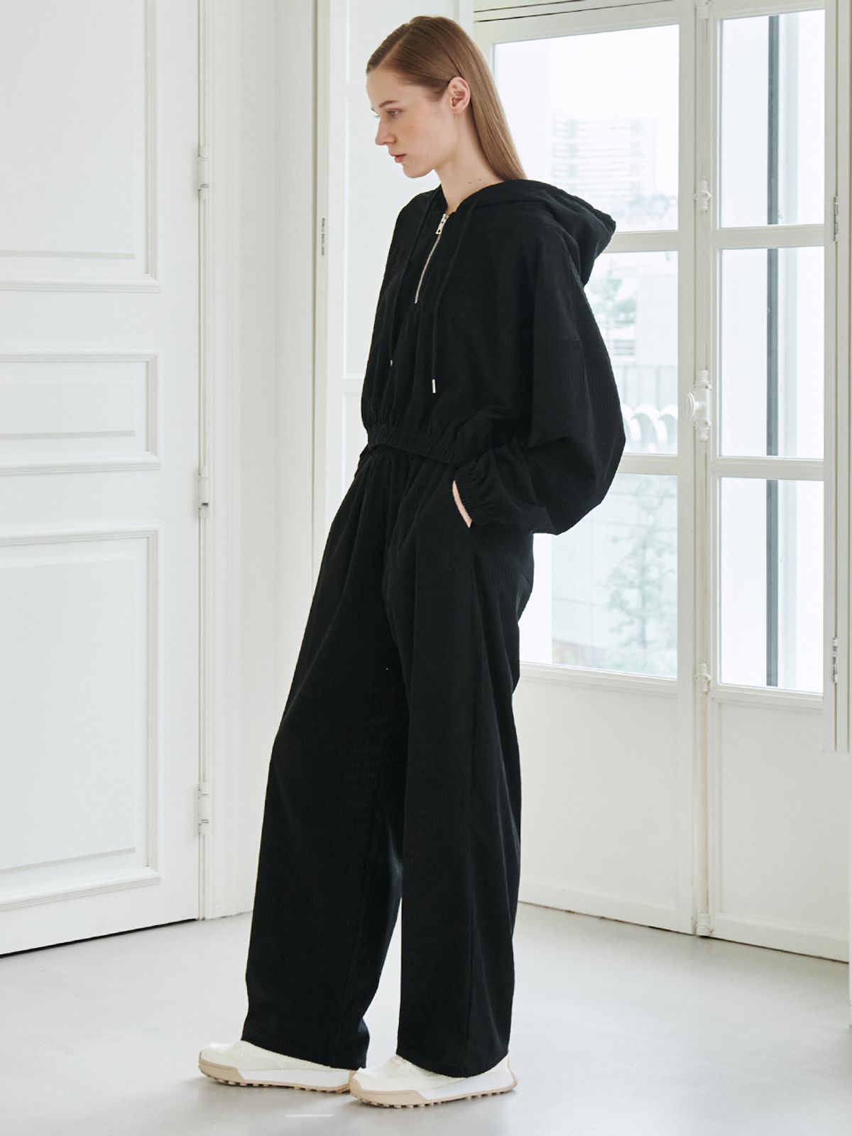 누브(NOUVE) Corduroy Half Zip up T-Shirt - Black