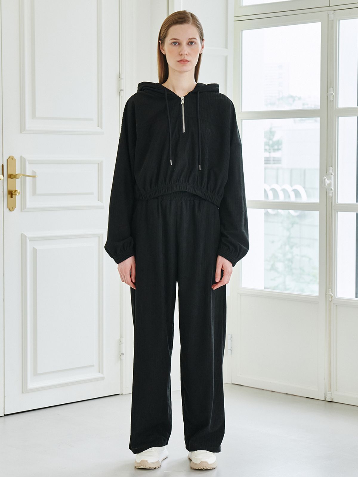 누브(NOUVE) Corduroy Half Zip up T-Shirt - Black