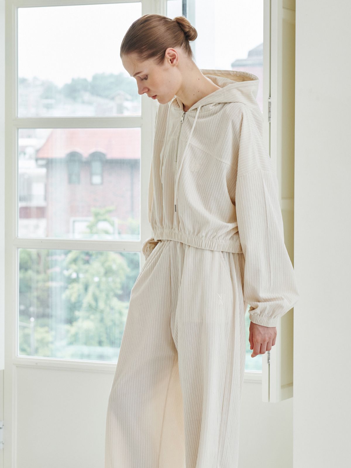 누브(NOUVE) Corduroy Half Zip up T-Shirt - Ivory