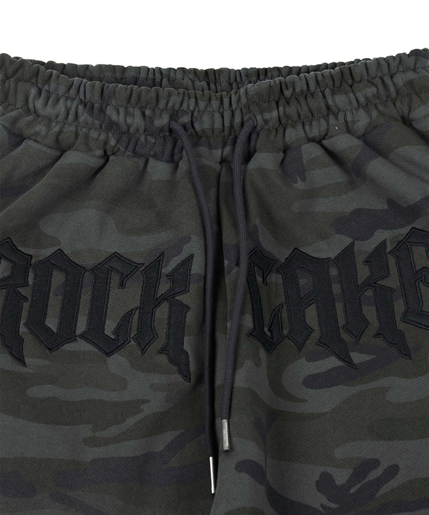 MUSINSA公式 | ROCKCAKE Camo Metal Graphics Pants - Black