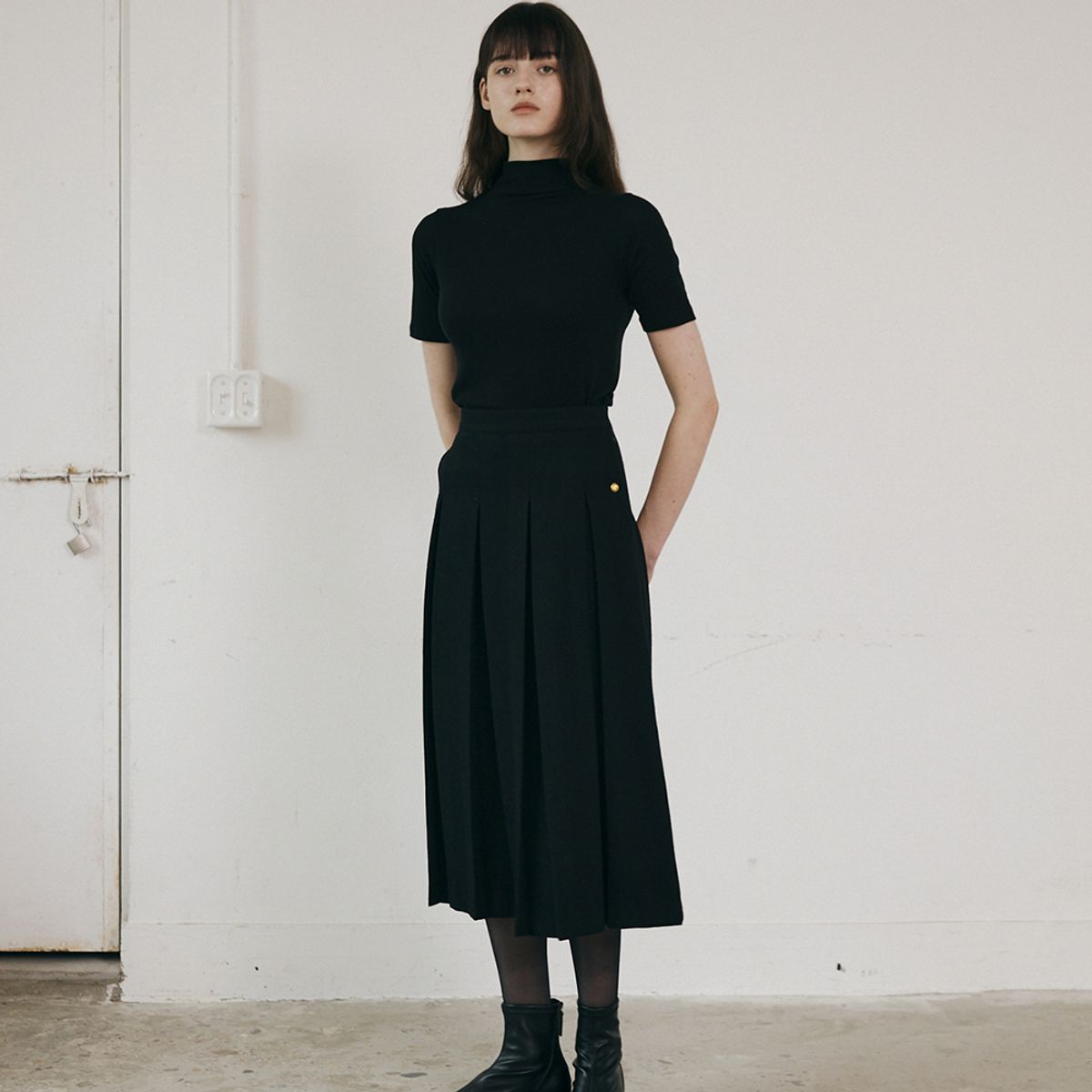 노우드(NOEUD) Gold button pleated skirt