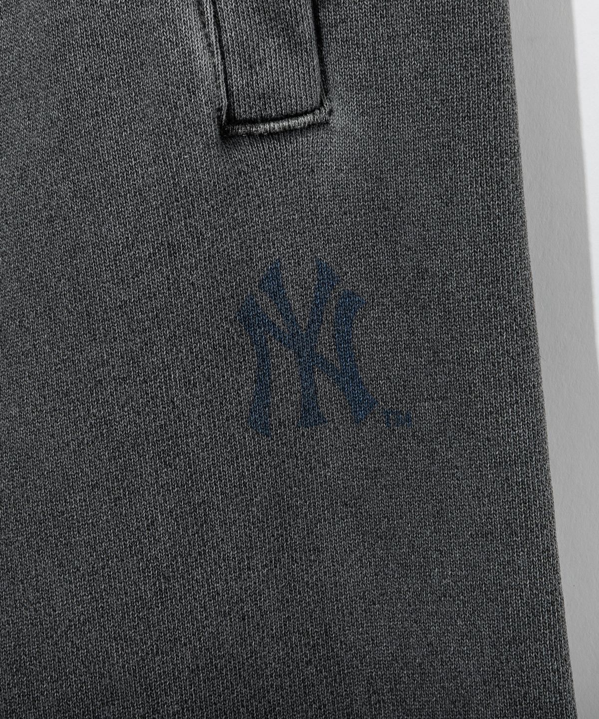 뉴에라(NEW ERA) MLB 뉴욕양키스 스크립트 스웻팬츠 차콜