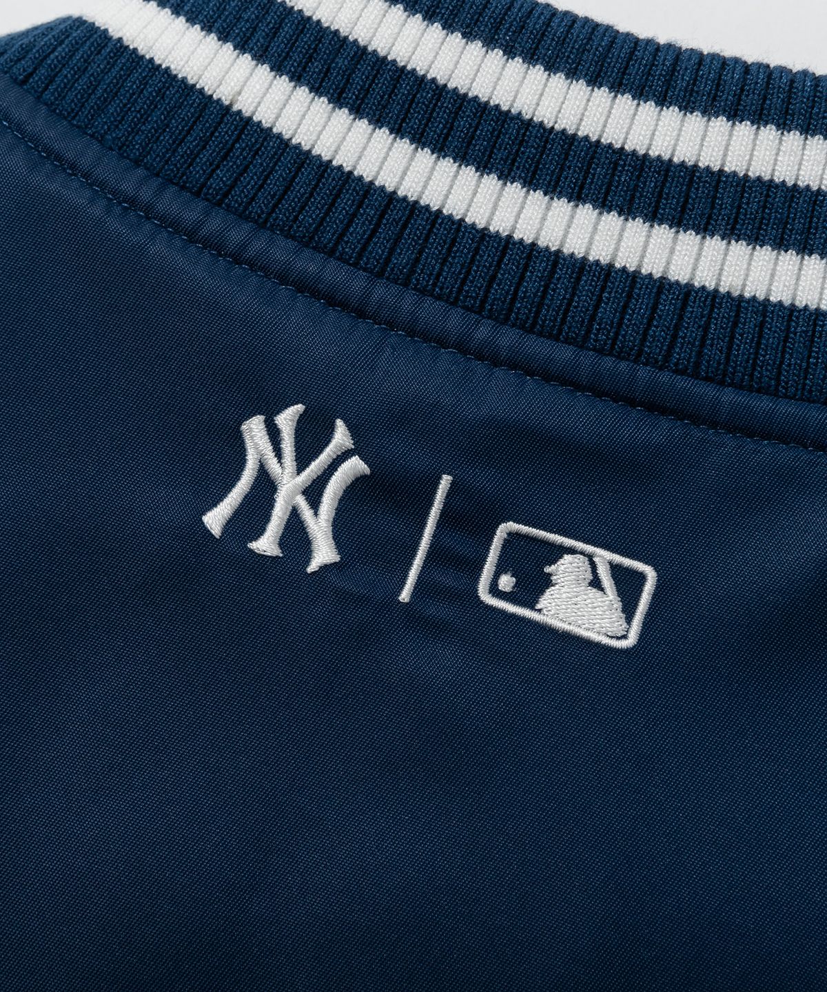 뉴에라(NEW ERA) MLB 뉴욕양키스 아치로고 나일론 스타디움 재킷 블루